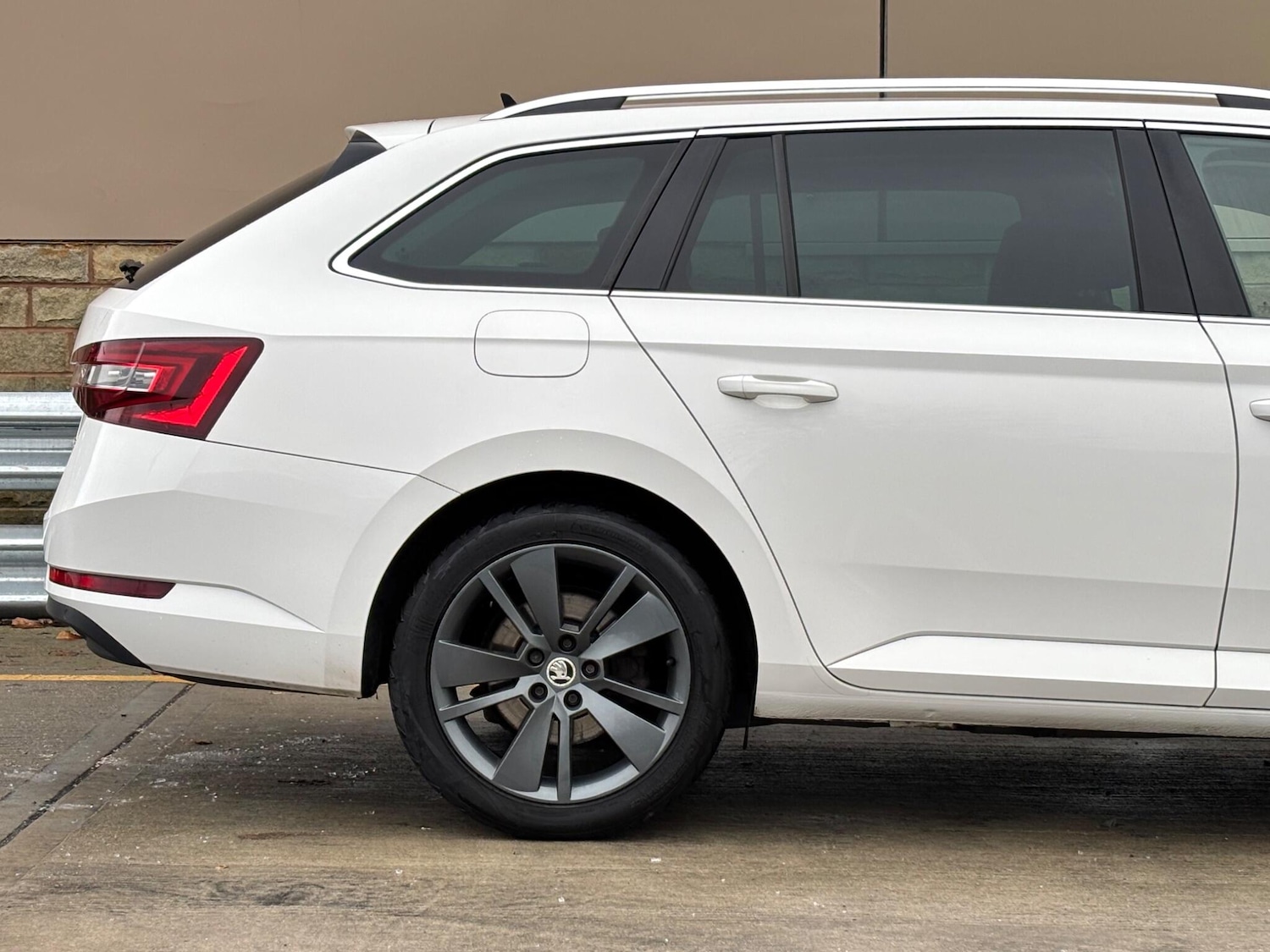 Used Skoda Superb 2016 for sale - 76935926: Photo 36