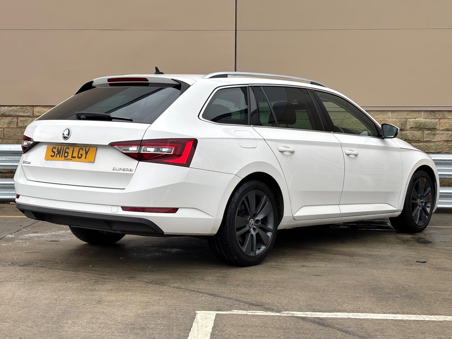 Used Skoda Superb 2016 for sale - 76935926: Photo 4