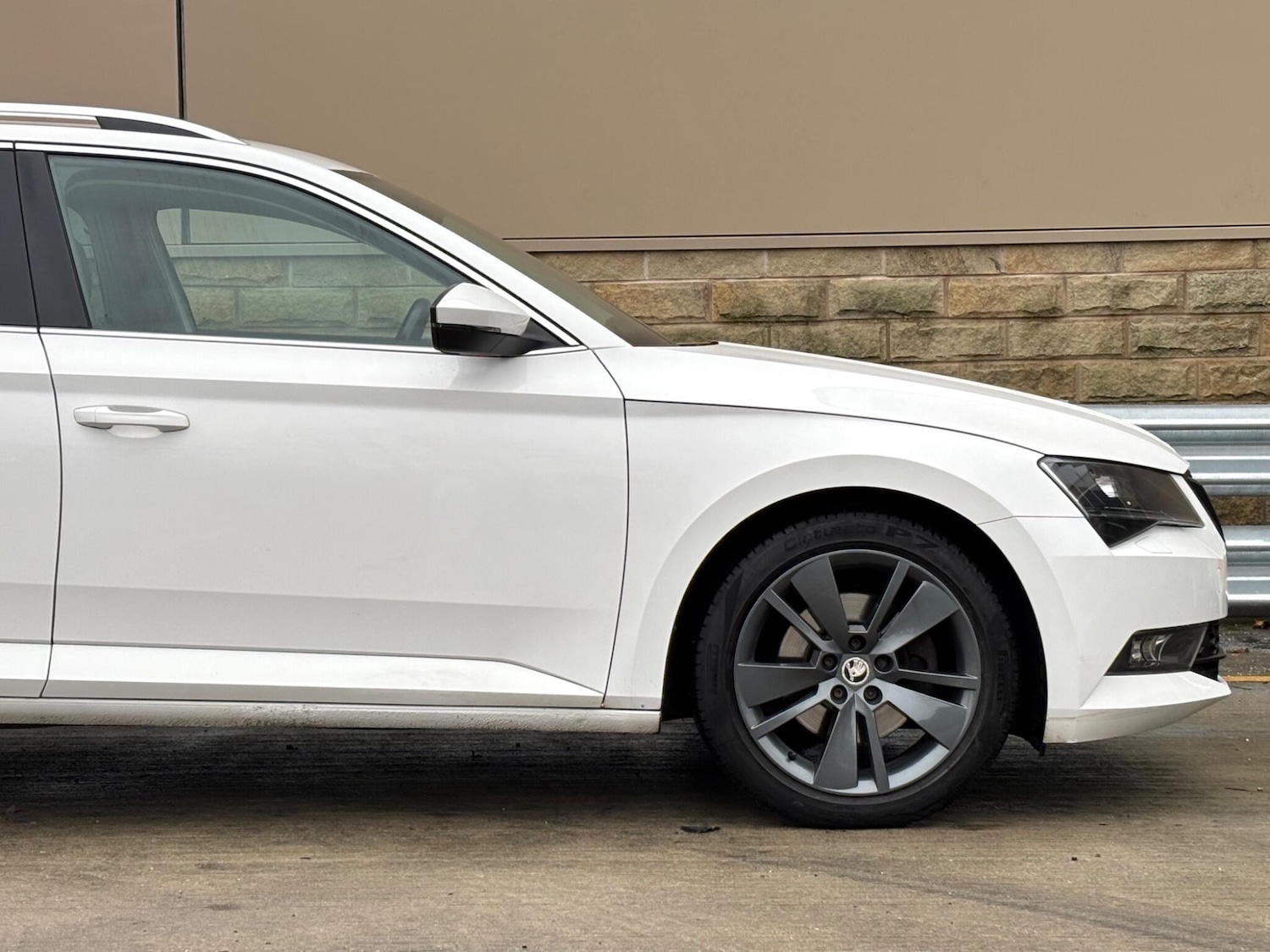 Used Skoda Superb 2016 for sale - 76935926: Photo 44