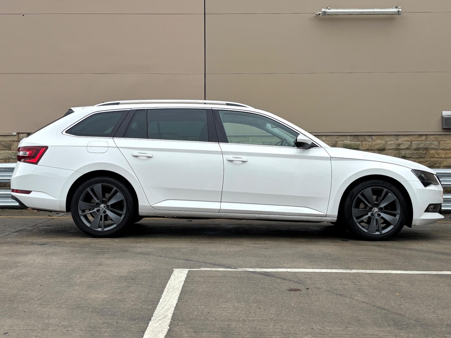 Used Skoda Superb 2016 for sale - 76935926: Photo 6