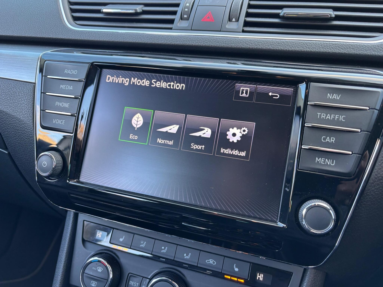 Used Skoda Superb 2016 for sale - 76935926: Photo 77