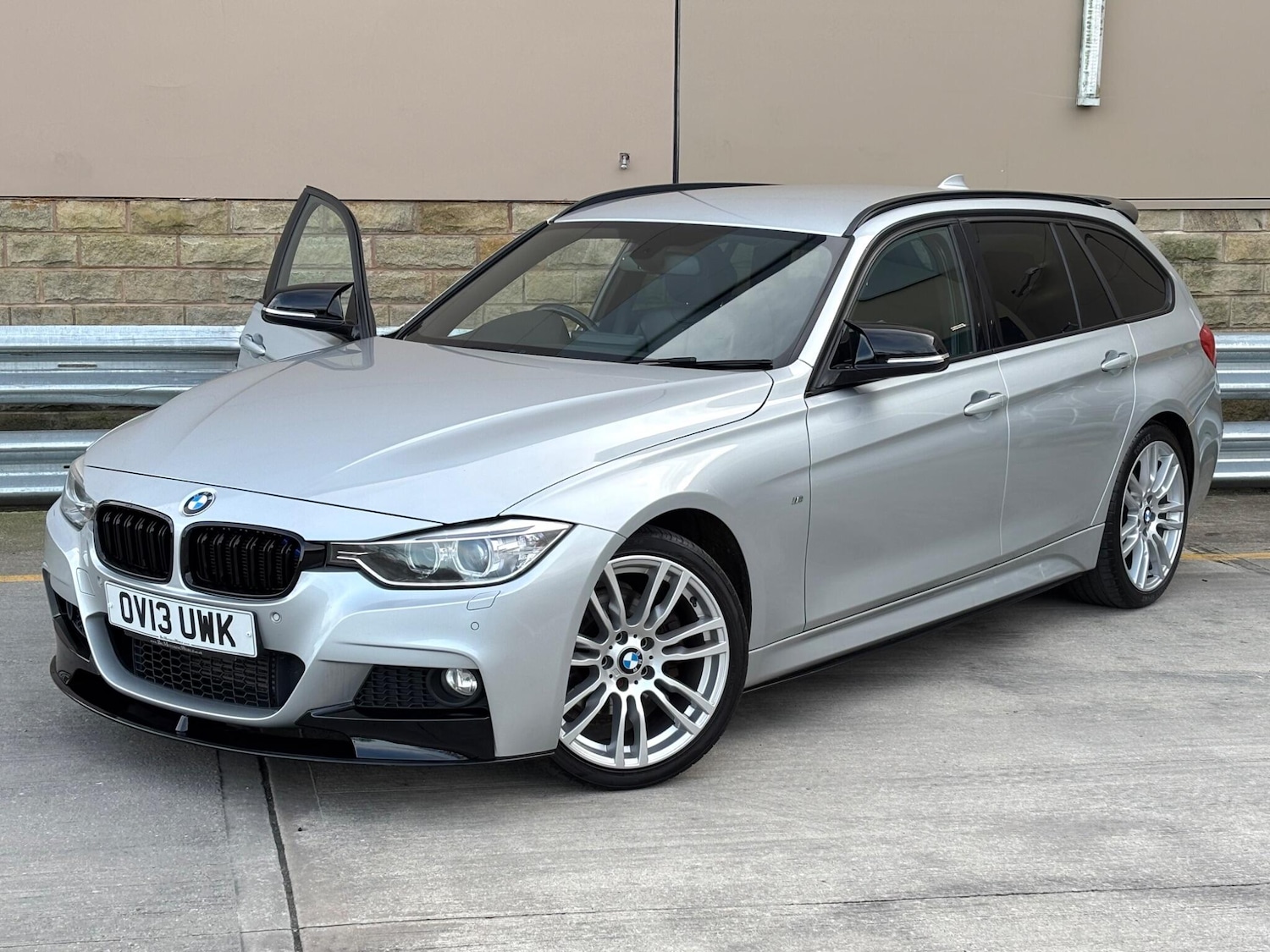 Used BMW 3 Series 2013 for sale - 77645778: Photo 2