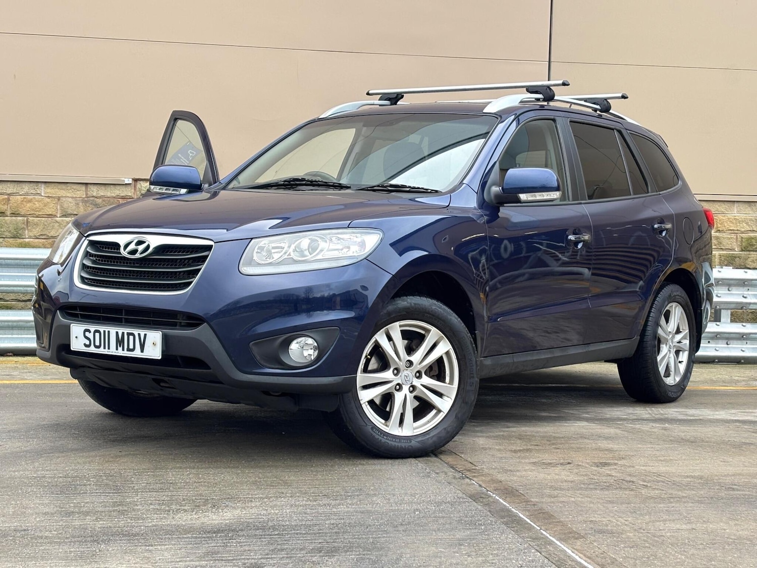 Used Hyundai Santa Fe 2011 for sale - 77892678: Photo 26