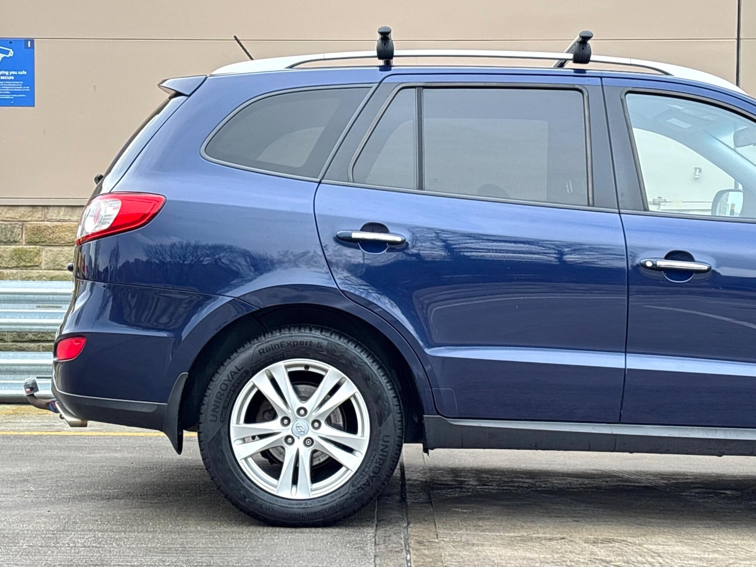 Used Hyundai Santa Fe 2011 for sale - 77892678: Photo 34