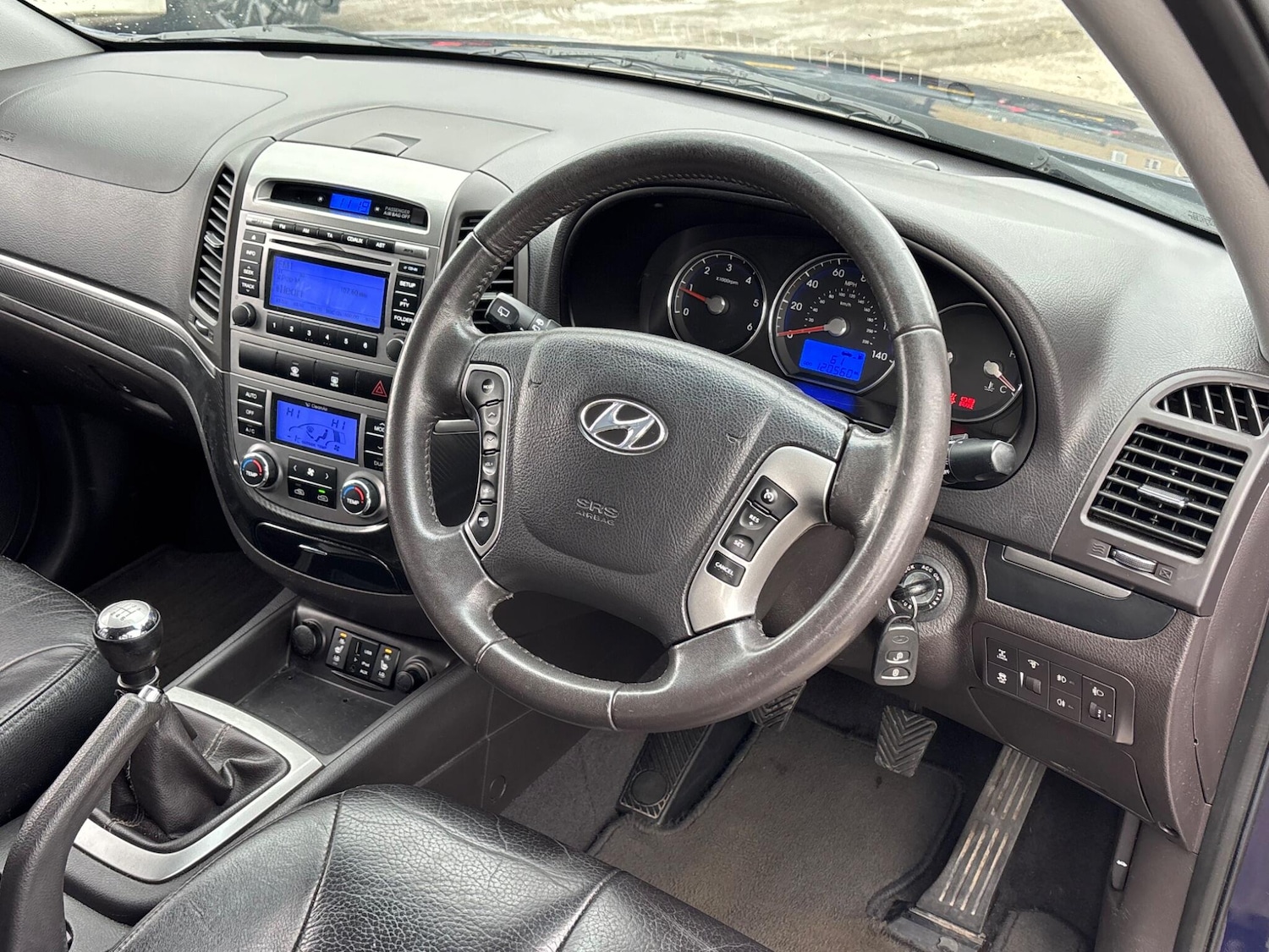 Used Hyundai Santa Fe 2011 for sale - 77892678: Photo 46