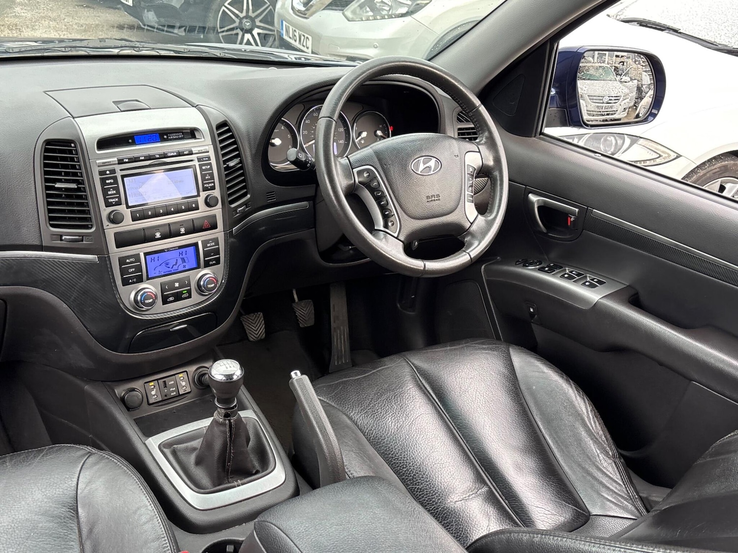 Used Hyundai Santa Fe 2011 for sale - 77892678: Photo 47