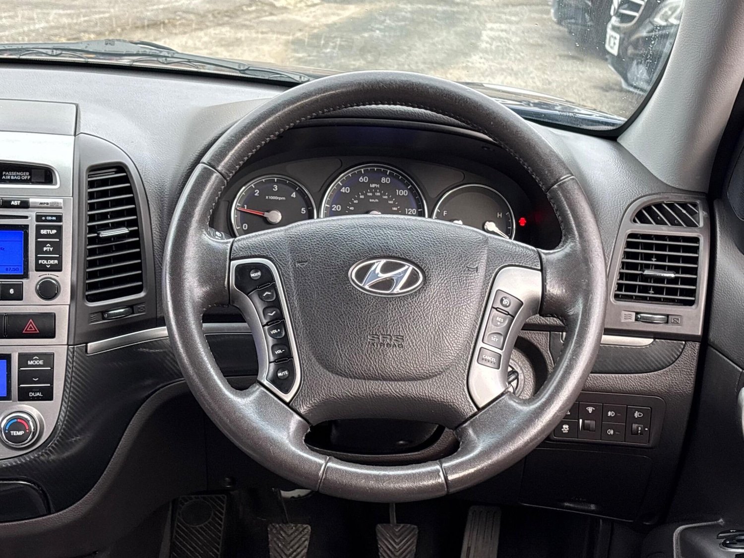 Used Hyundai Santa Fe 2011 for sale - 77892678: Photo 48