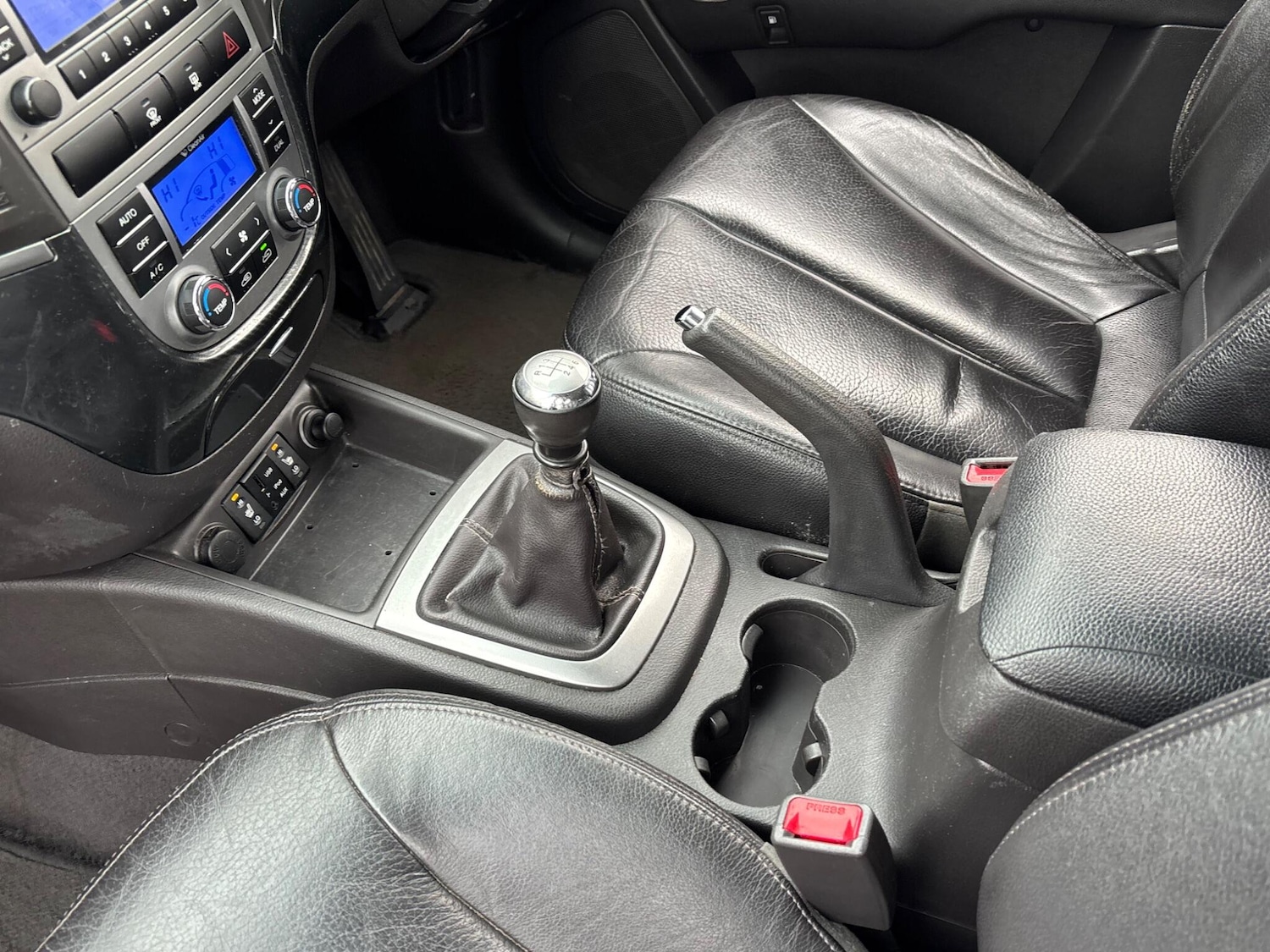 Used Hyundai Santa Fe 2011 for sale - 77892678: Photo 50