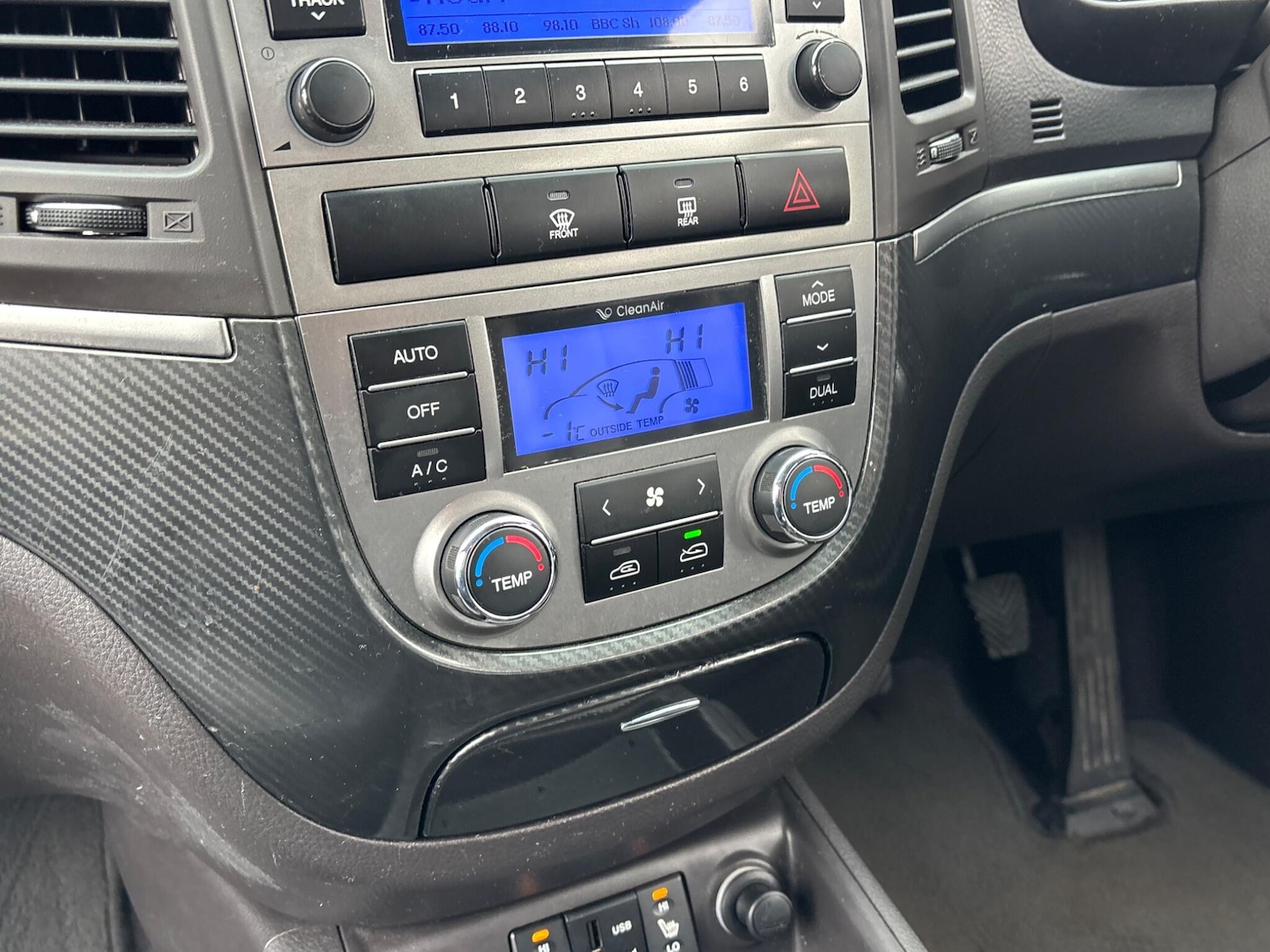 Used Hyundai Santa Fe 2011 for sale - 77892678: Photo 52