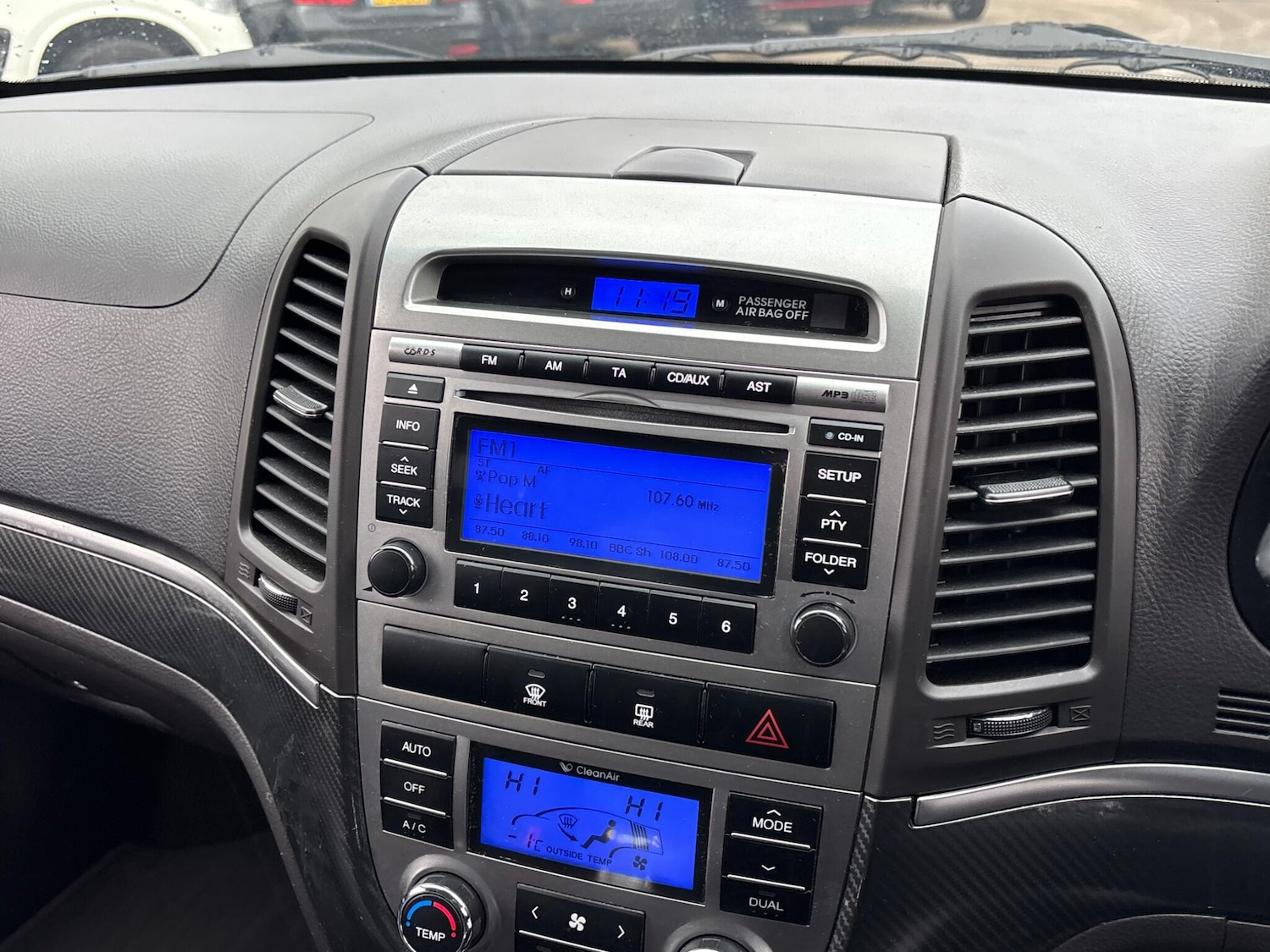 Used Hyundai Santa Fe 2011 for sale - 77892678: Photo 55