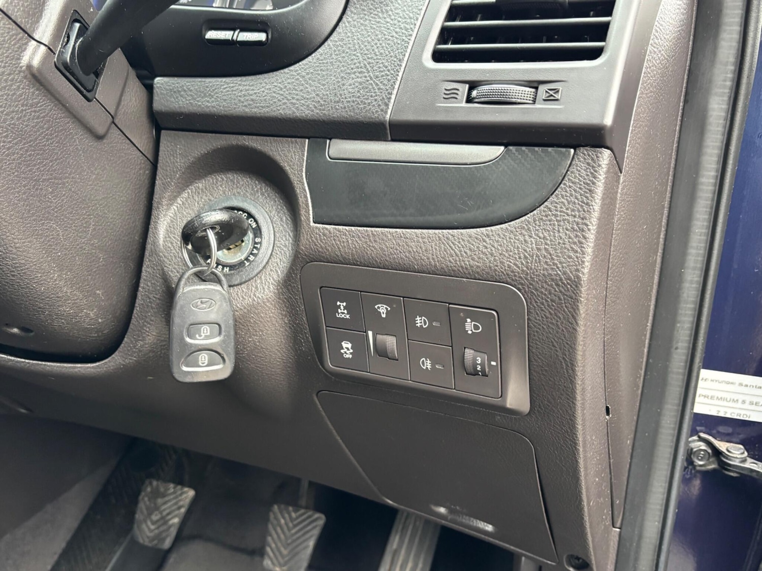 Used Hyundai Santa Fe 2011 for sale - 77892678: Photo 65