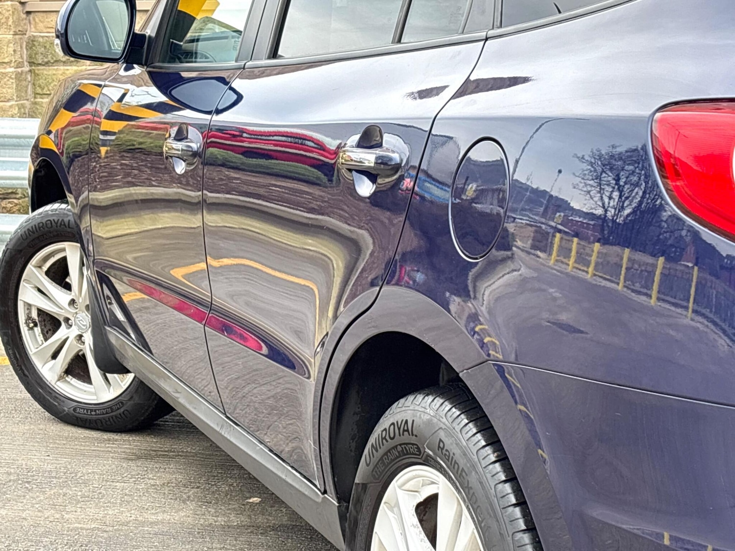 Used Hyundai Santa Fe 2011 for sale - 77892678: Photo 9