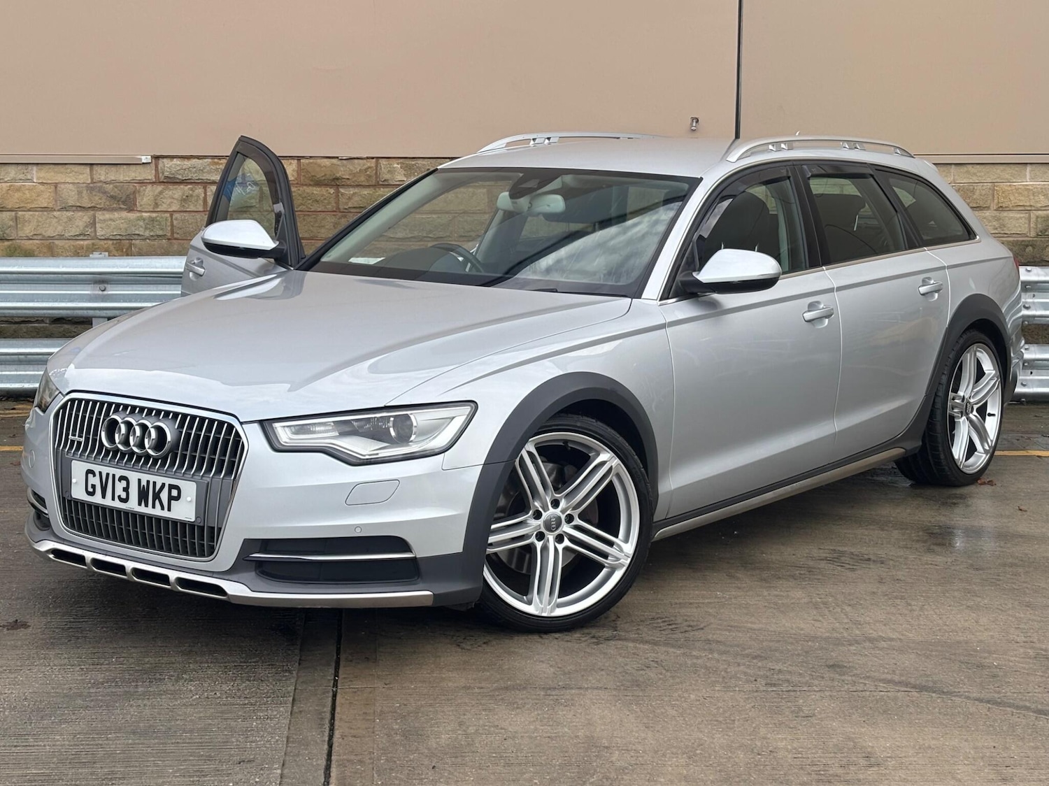 Used Audi A6 Allroad 2013 for sale - 76992644: Photo 2