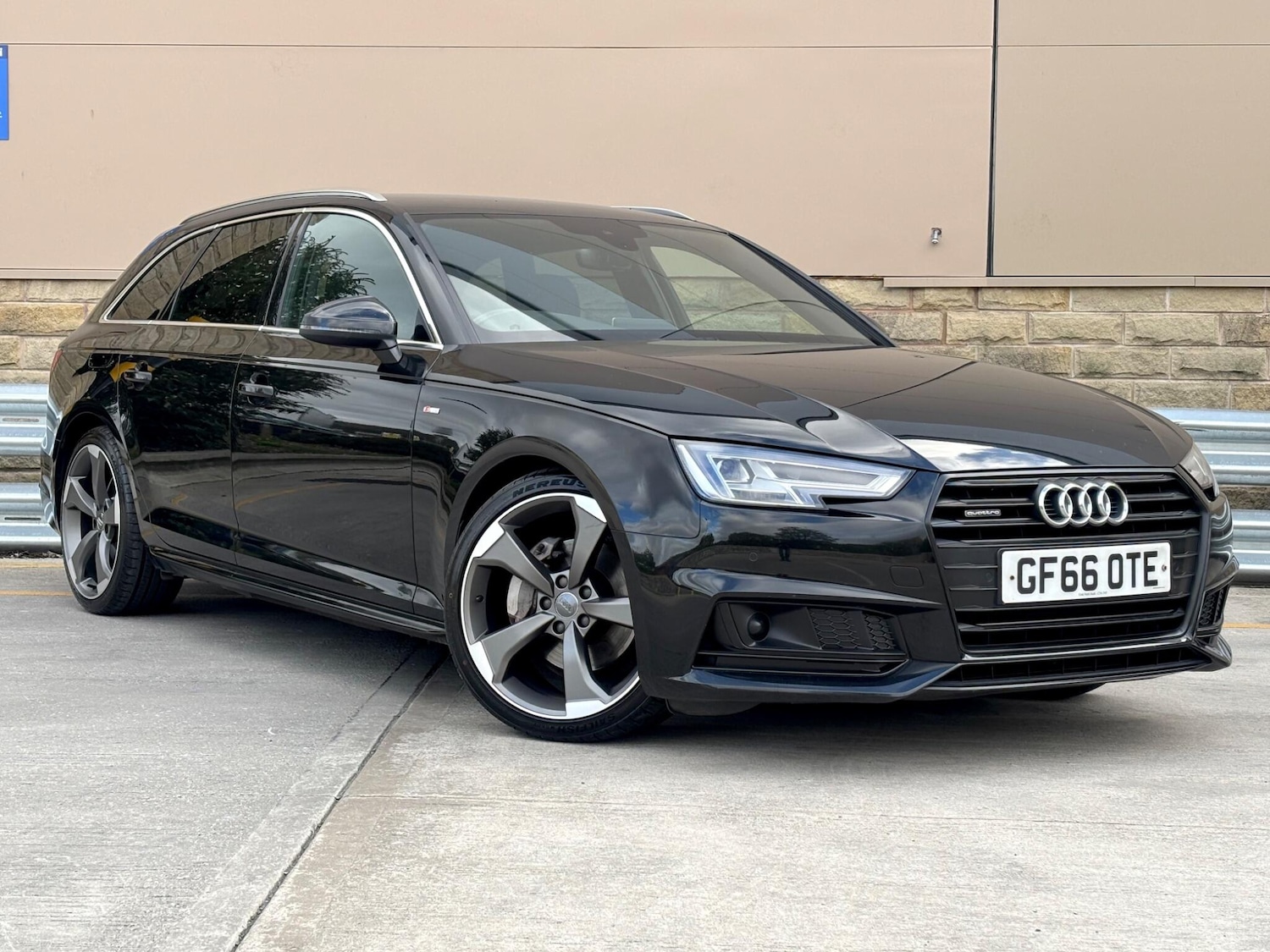 Used Audi A4 Avant 2016 for sale - 76295719: Photo 1