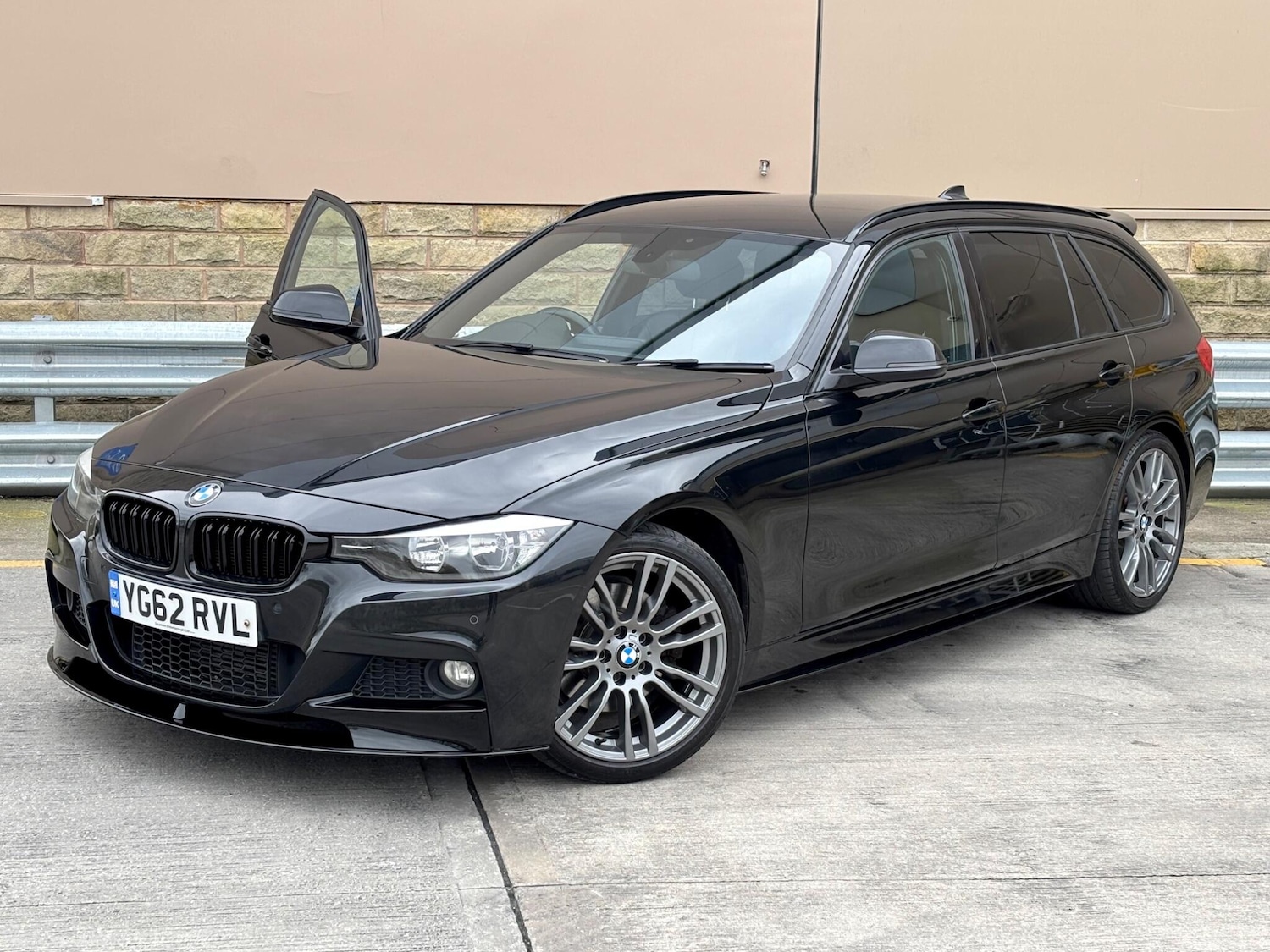 Used BMW 3 Series 2012 for sale - 77799338: Photo 2