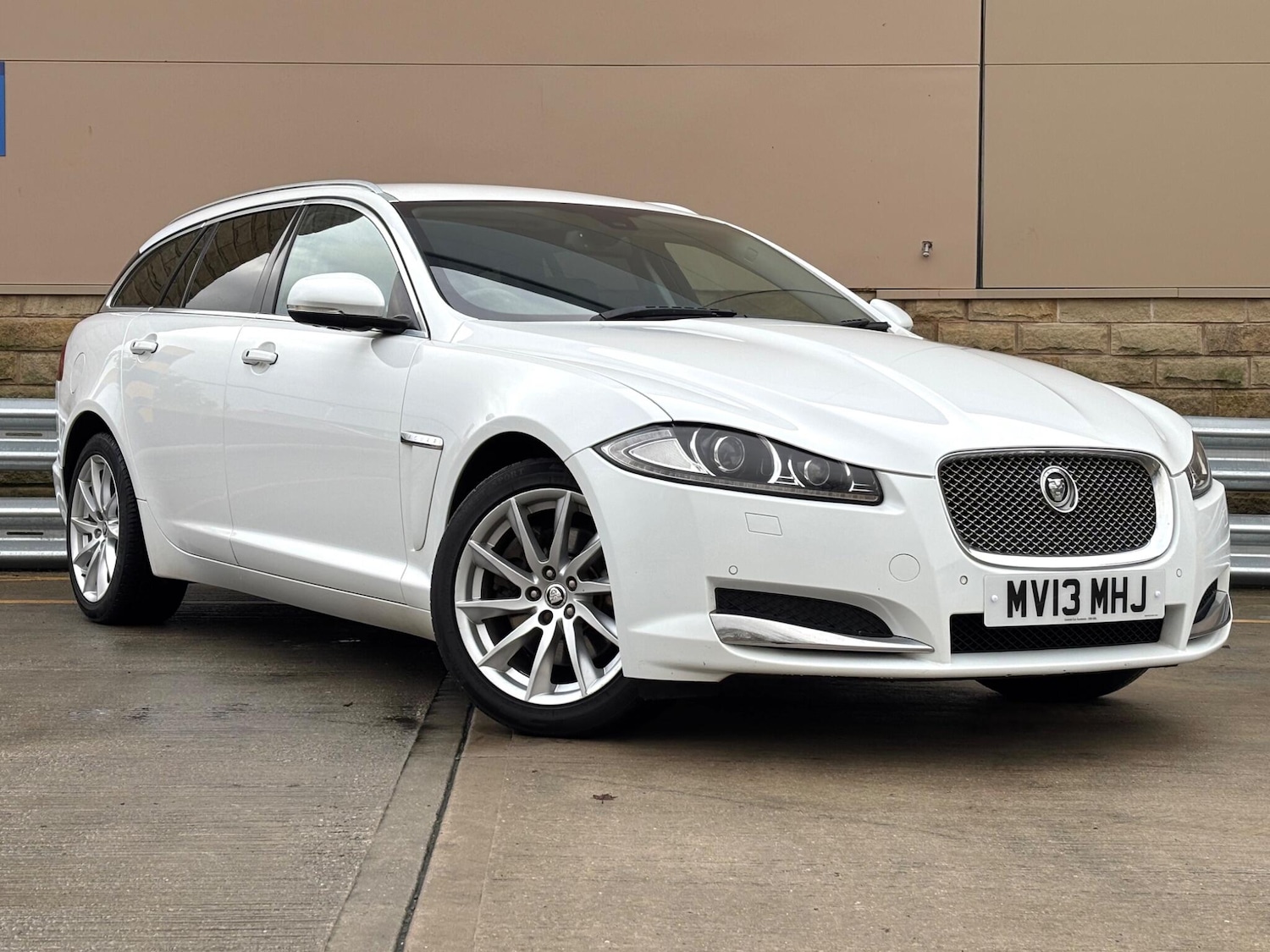 Used Jaguar XF 2013 for sale - 76765218: Photo 1