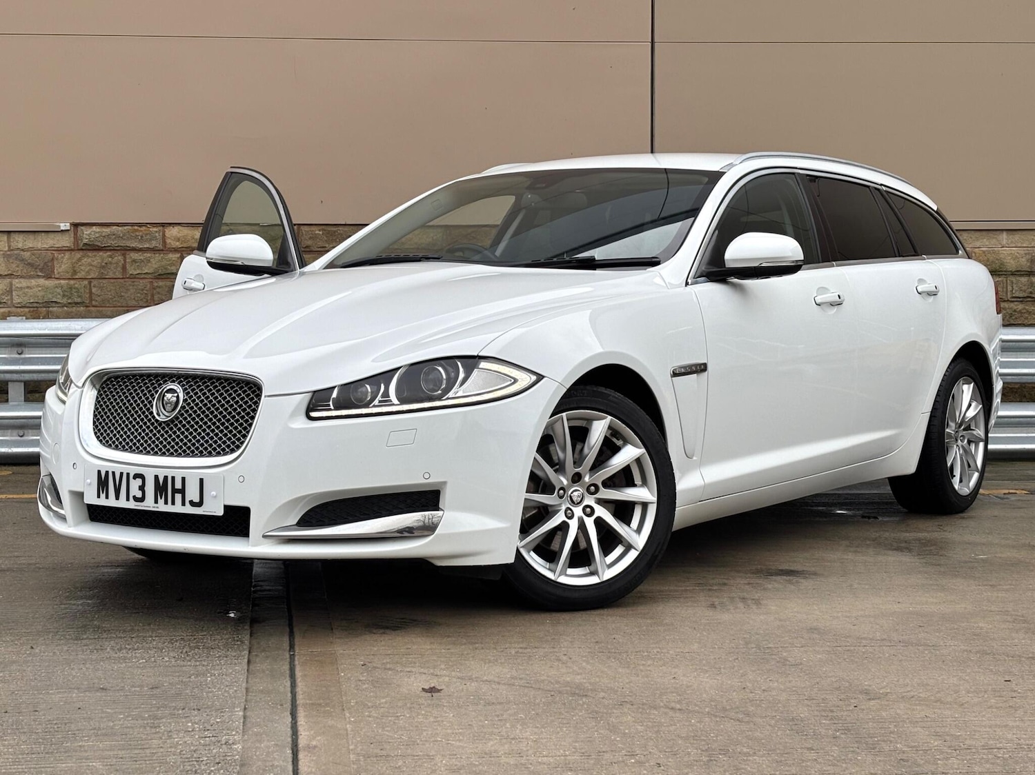 Used Jaguar XF 2013 for sale - 76765218: Photo 25