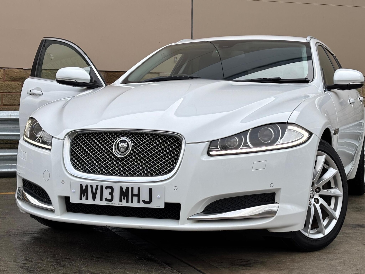 Used Jaguar XF 2013 for sale - 76765218: Photo 27