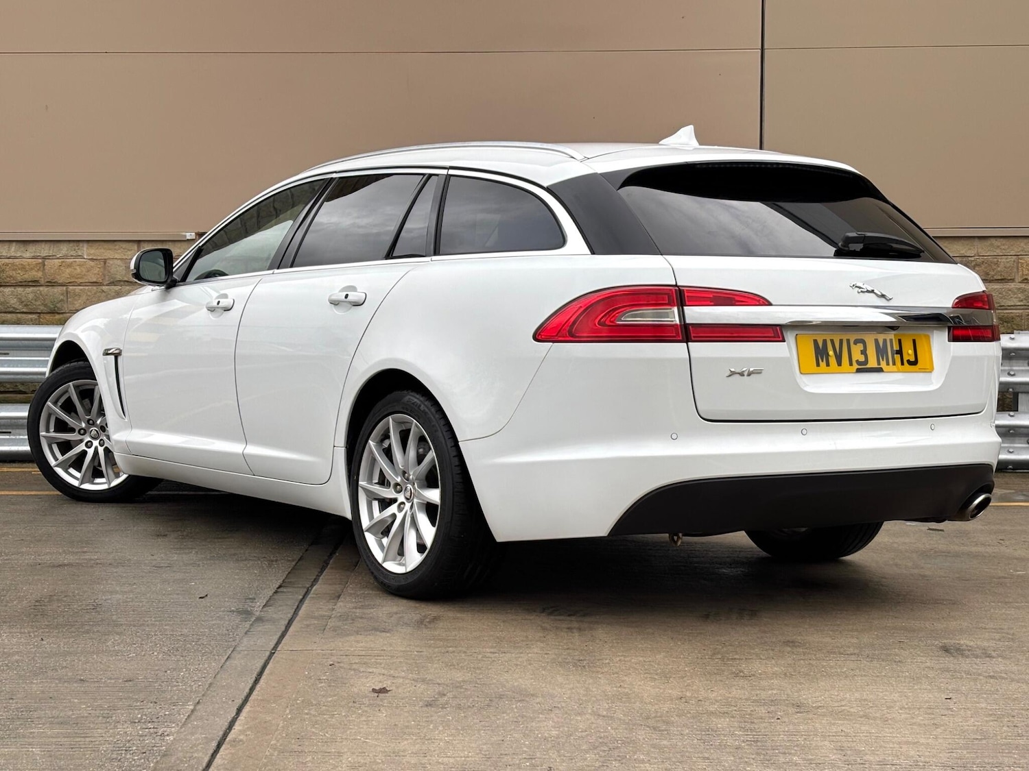 Used Jaguar XF 2013 for sale - 76765218: Photo 3