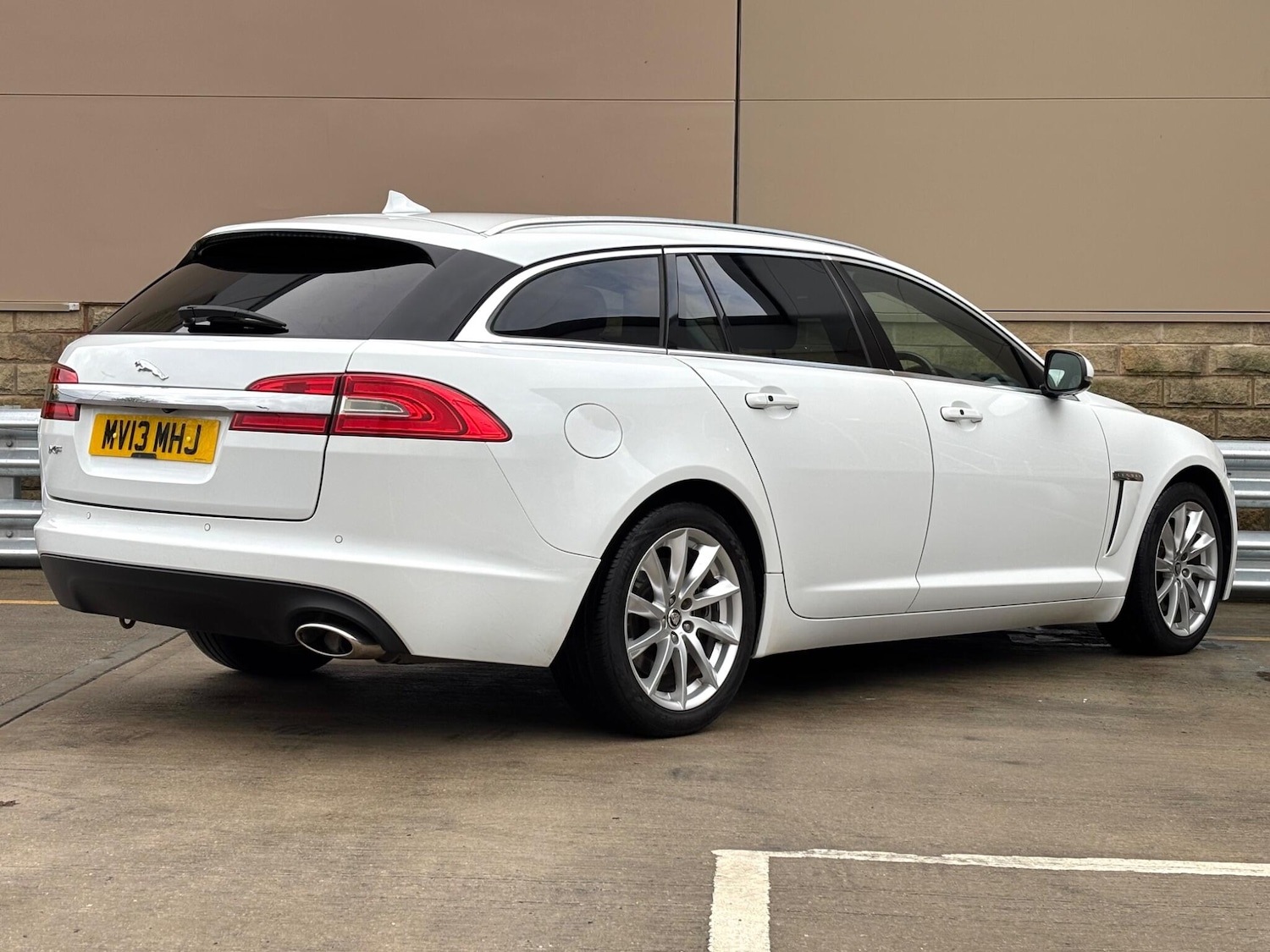 Used Jaguar XF 2013 for sale - 76765218: Photo 4