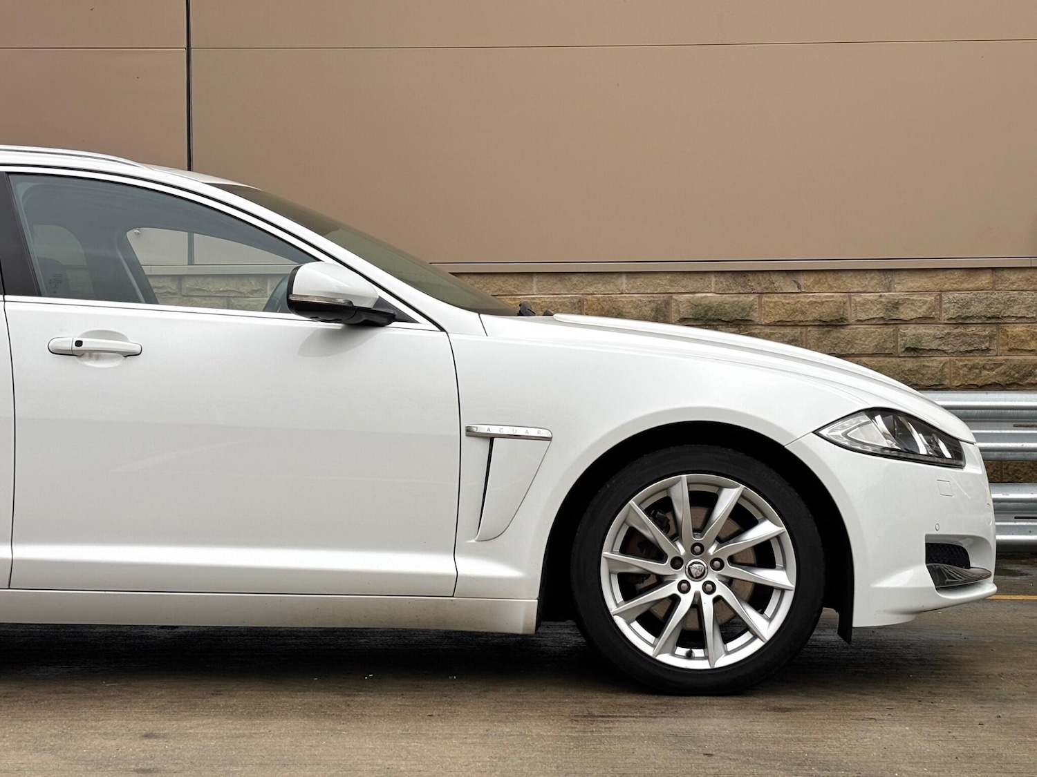 Used Jaguar XF 2013 for sale - 76765218: Photo 43