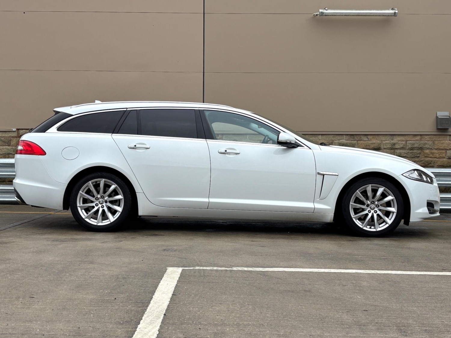 Used Jaguar XF 2013 for sale - 76765218: Photo 5