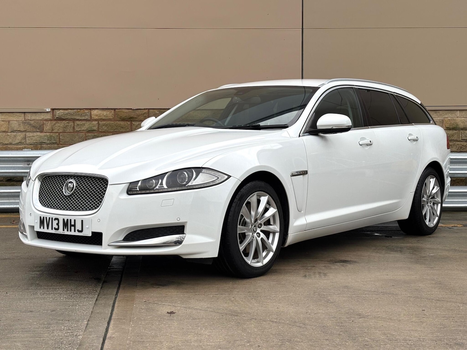Used Jaguar XF 2013 for sale - 76765218: Photo 6