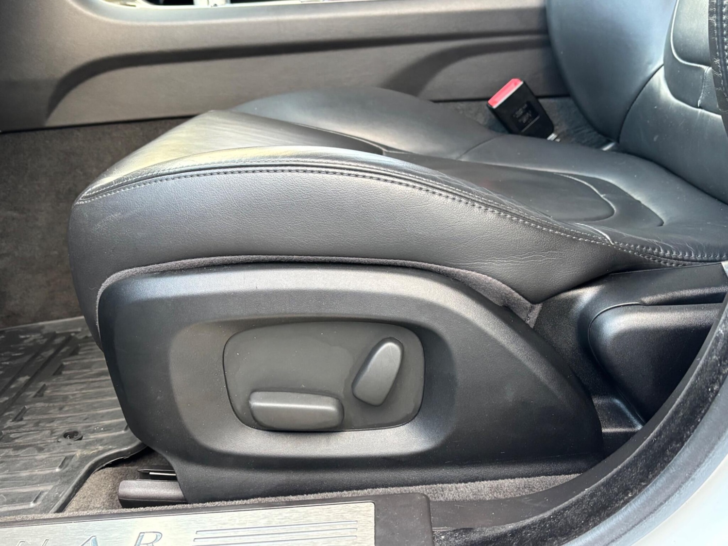 Used Jaguar XF 2013 for sale - 76765218: Photo 64