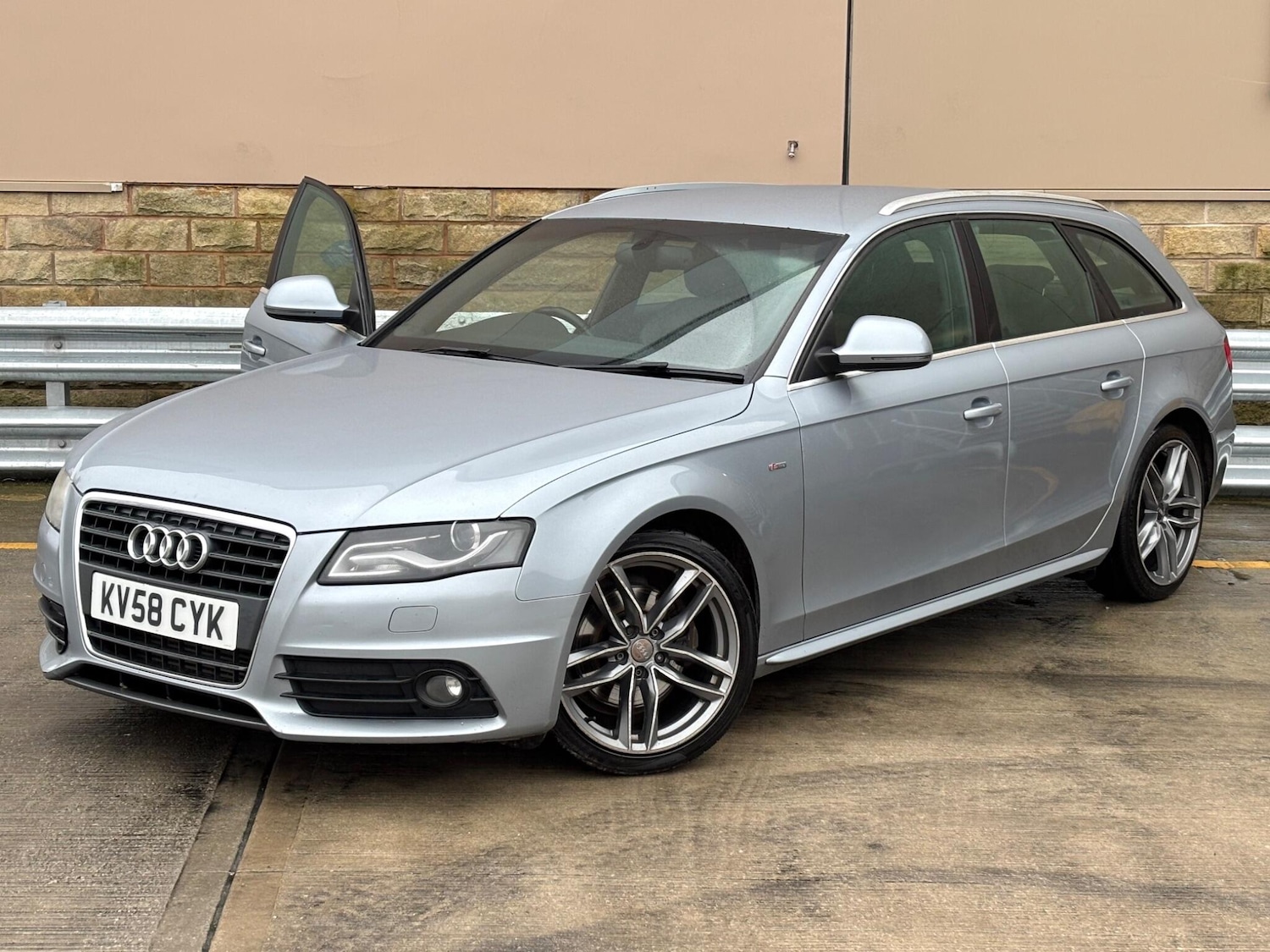 Used Audi A4 2008 for sale - 77625310: Photo 2