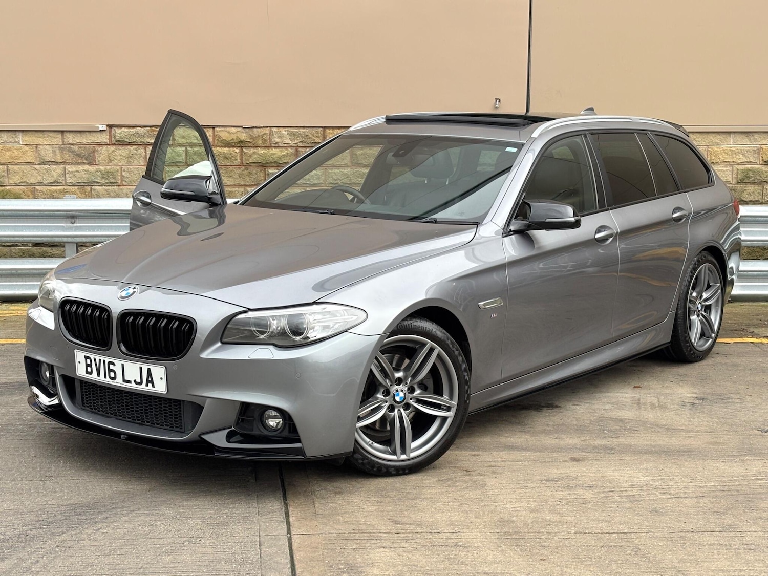 Used BMW 5 Series 2016 for sale - 77016516: Photo 2