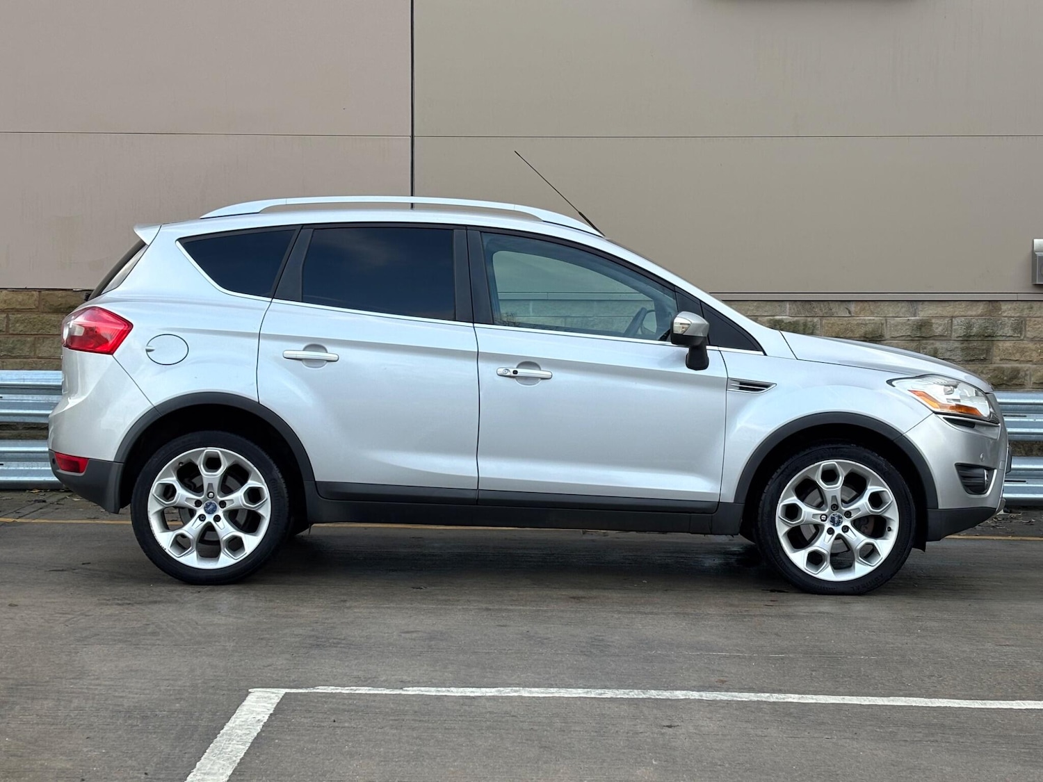 Used Ford Kuga 2010 for sale - 76936433: Photo 6
