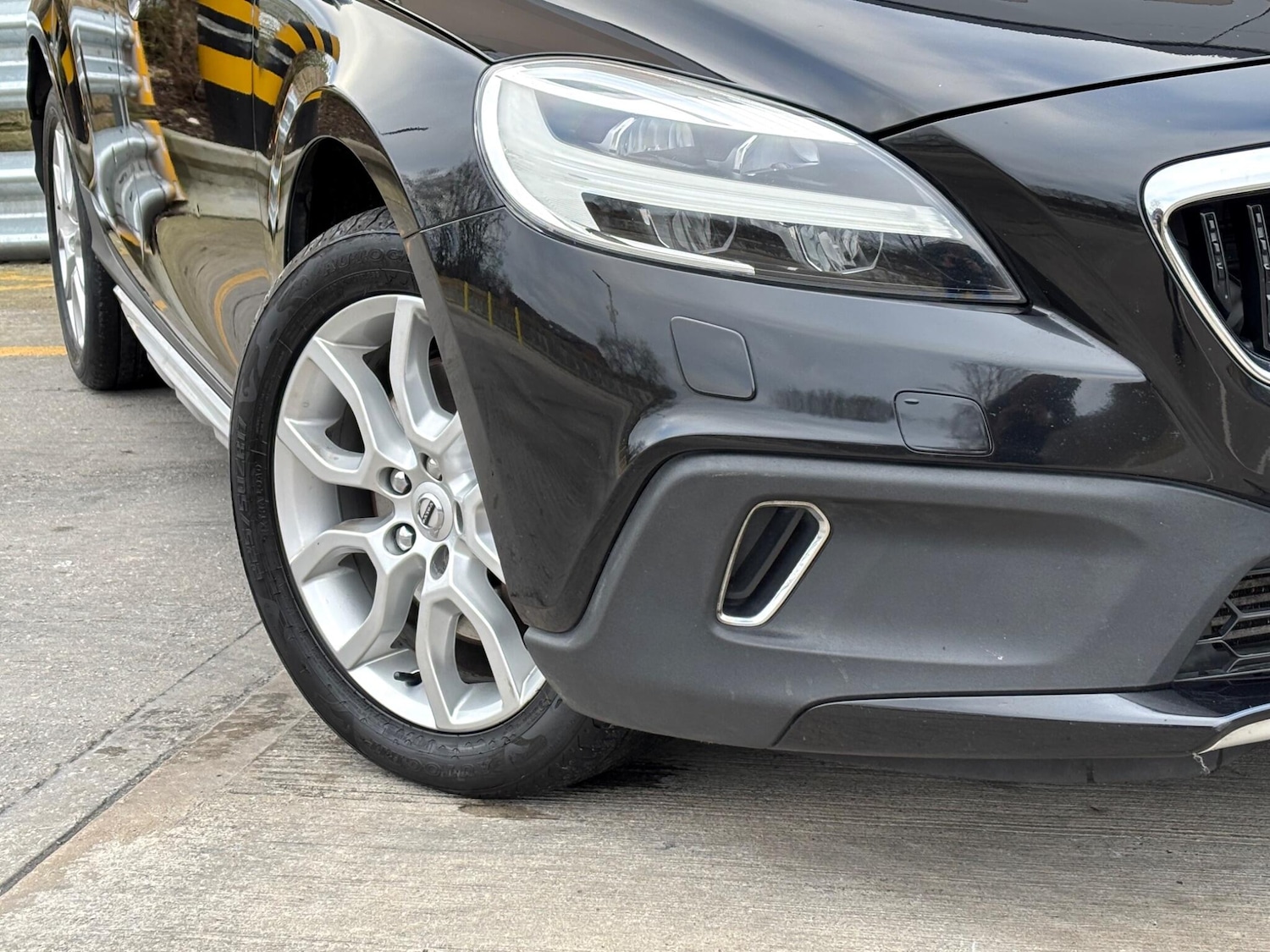 Used Volvo V40 2017 for sale - 77994367: Photo 10