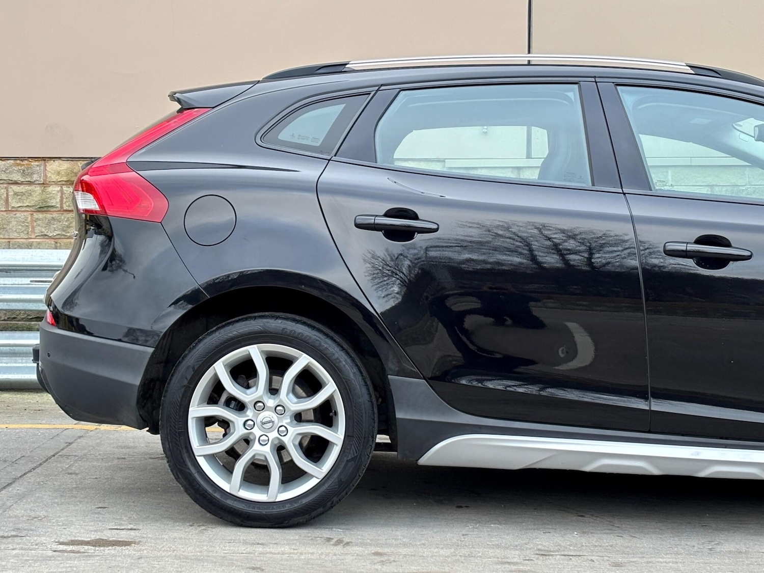 Used Volvo V40 2017 for sale - 77994367: Photo 35