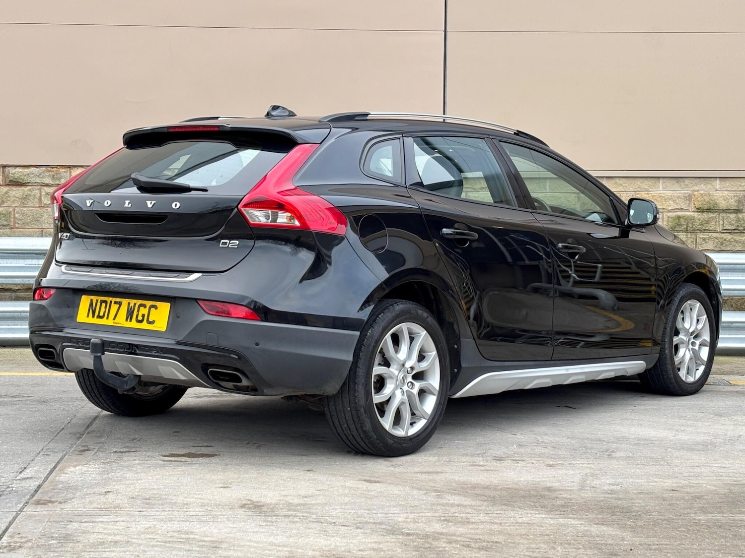 Used Volvo V40 2017 for sale - 77994367: Photo 4