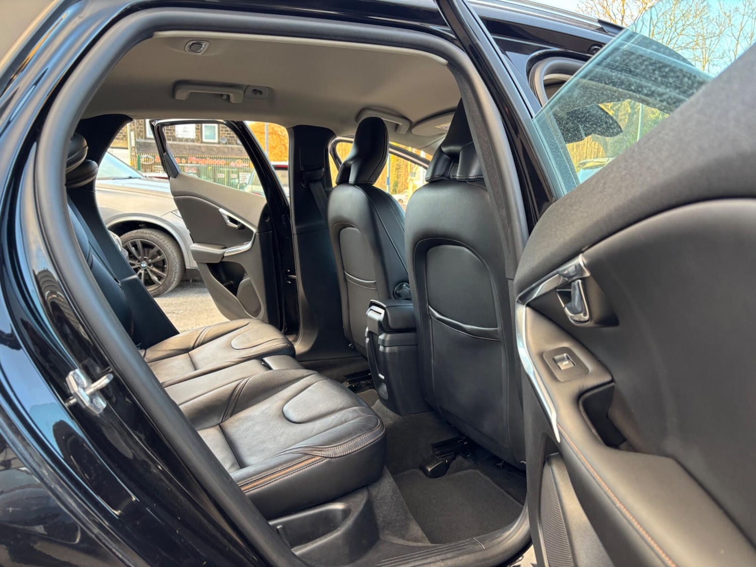 Used Volvo V40 2017 for sale - 77994367: Photo 64