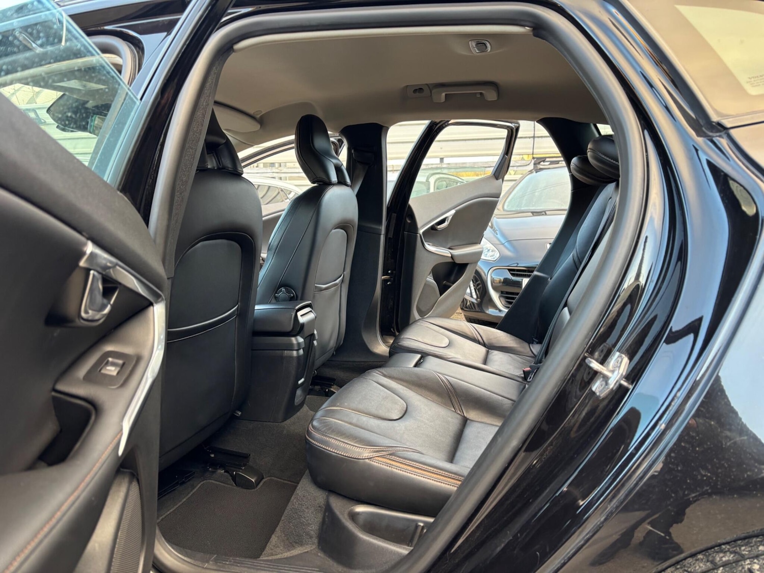 Used Volvo V40 2017 for sale - 77994367: Photo 65