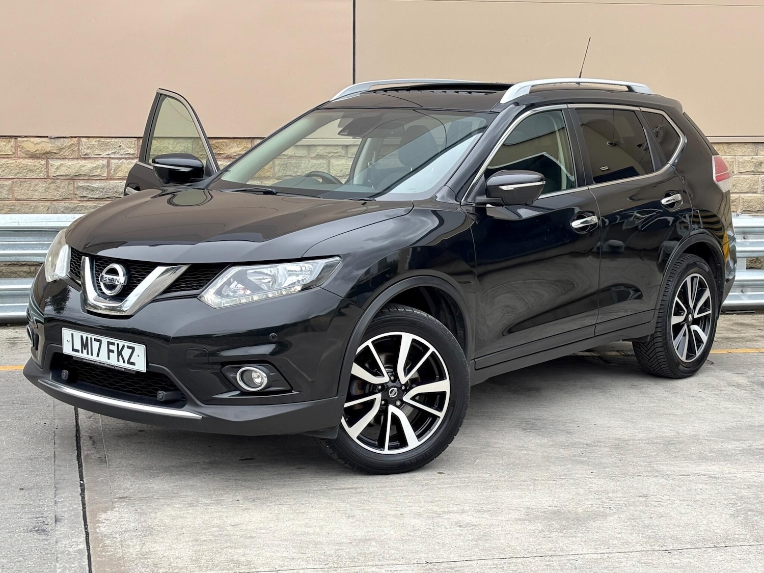Used Nissan X-Trail 2017 for sale - 76024334: Photo 2