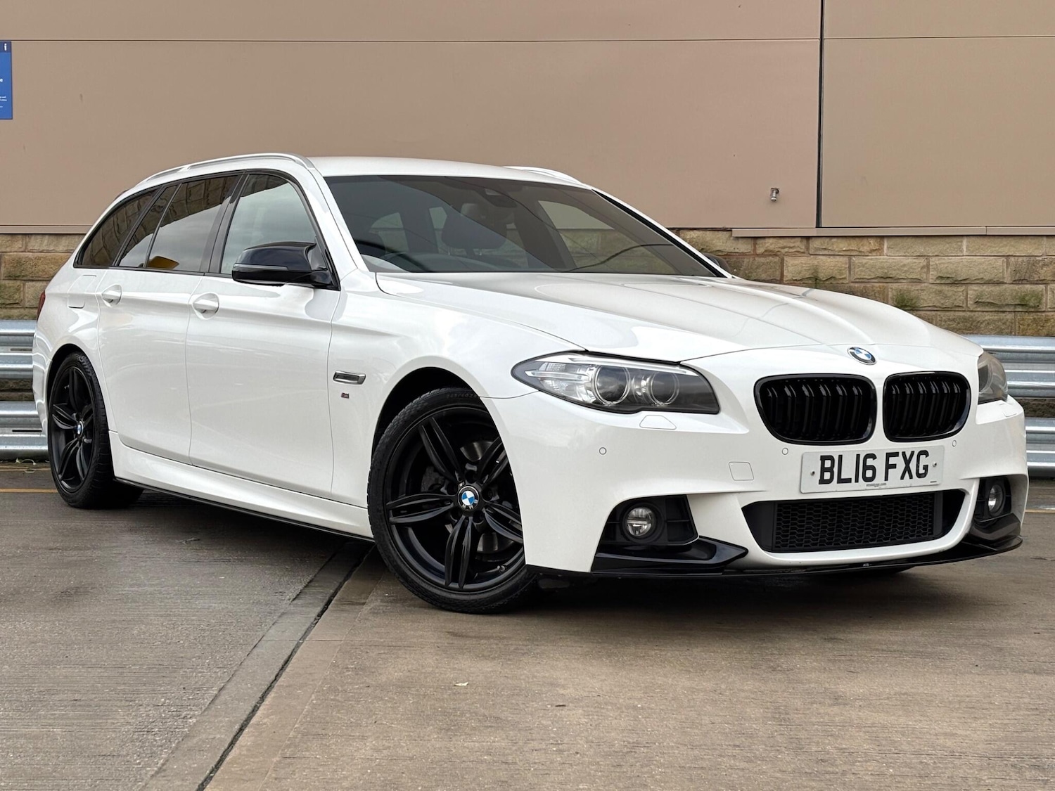 Used BMW 5 Series 2016 for sale - 76855752: Photo 1