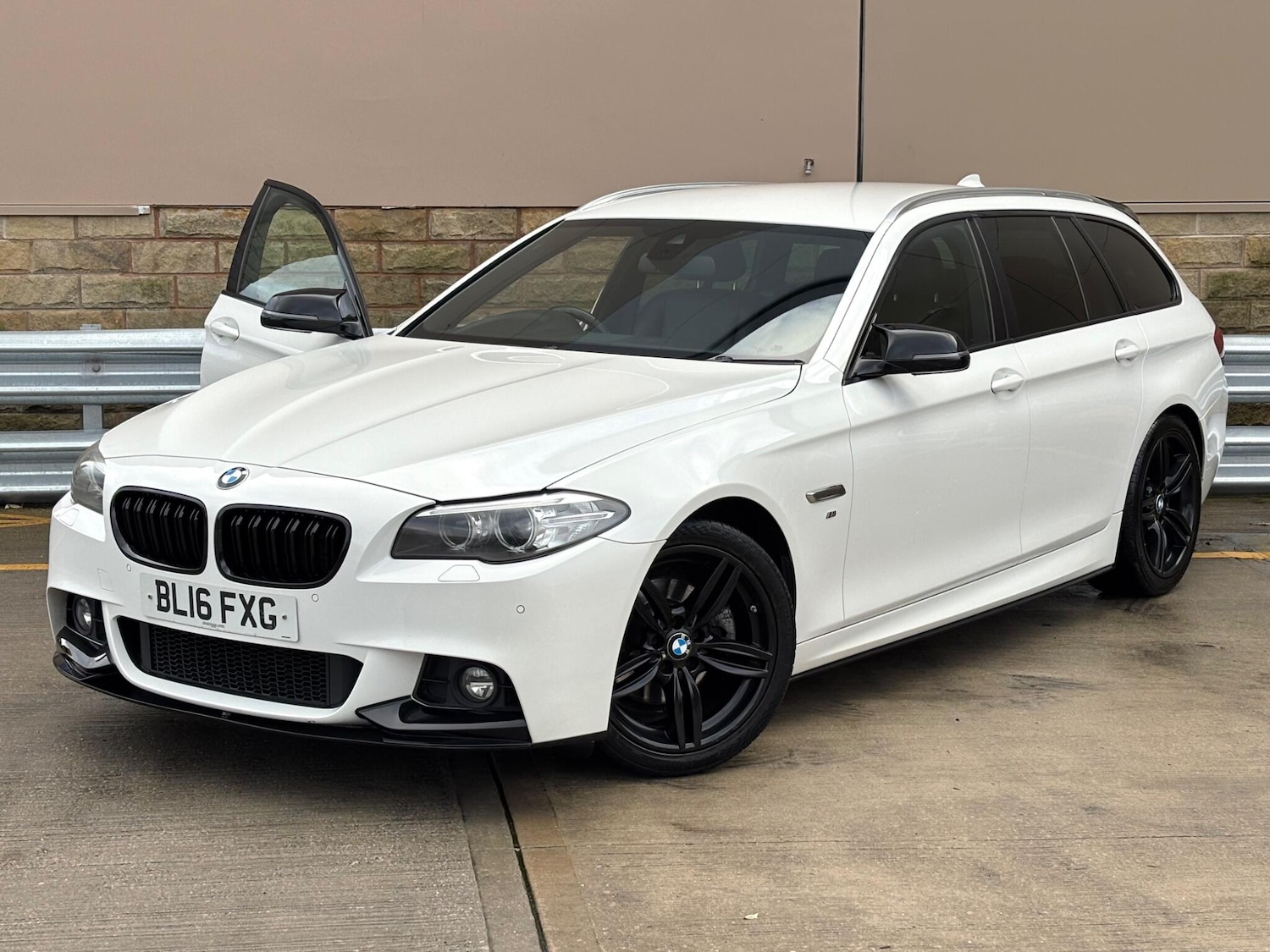 Used BMW 5 Series 2016 for sale - 76855752: Photo 2