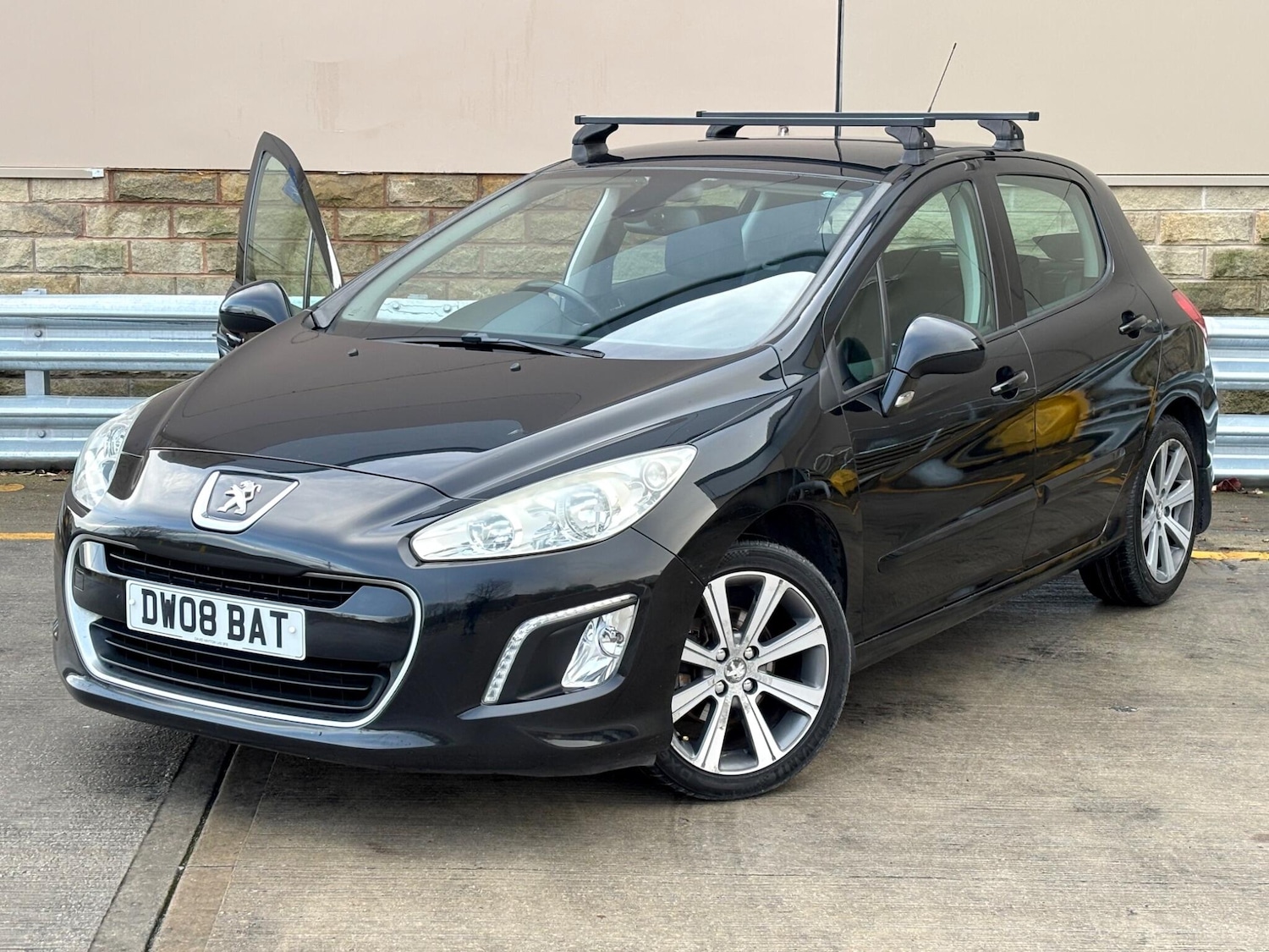 Used Peugeot 308 2013 for sale - 77331252: Photo 2