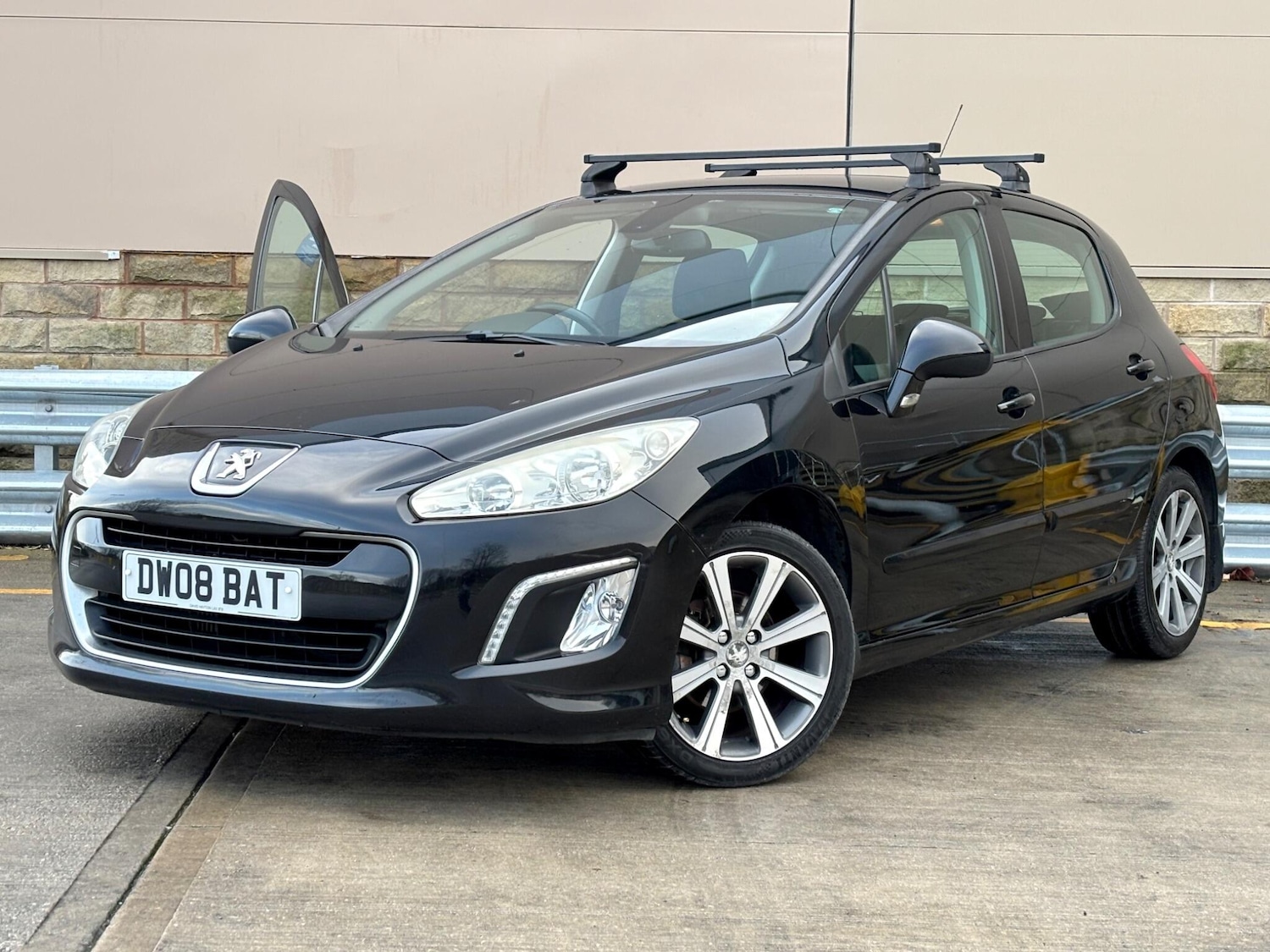 Used Peugeot 308 2013 for sale - 77331252: Photo 24