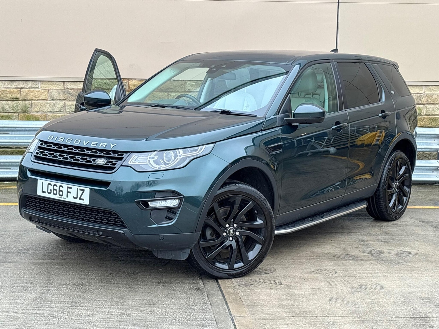 Used Land Rover Discovery Sport for sale - 77537266: Photo 2