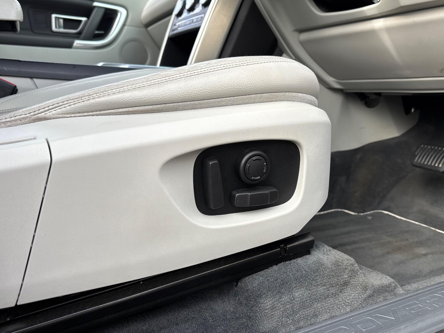 Used Land Rover Discovery Sport for sale - 77537266: Photo 54