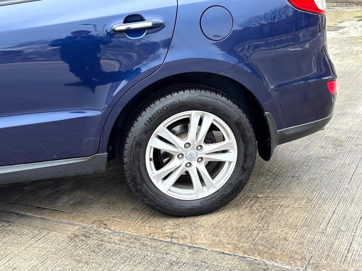 Used Hyundai Santa Fe 2011 for sale - 77120656: Photo 11