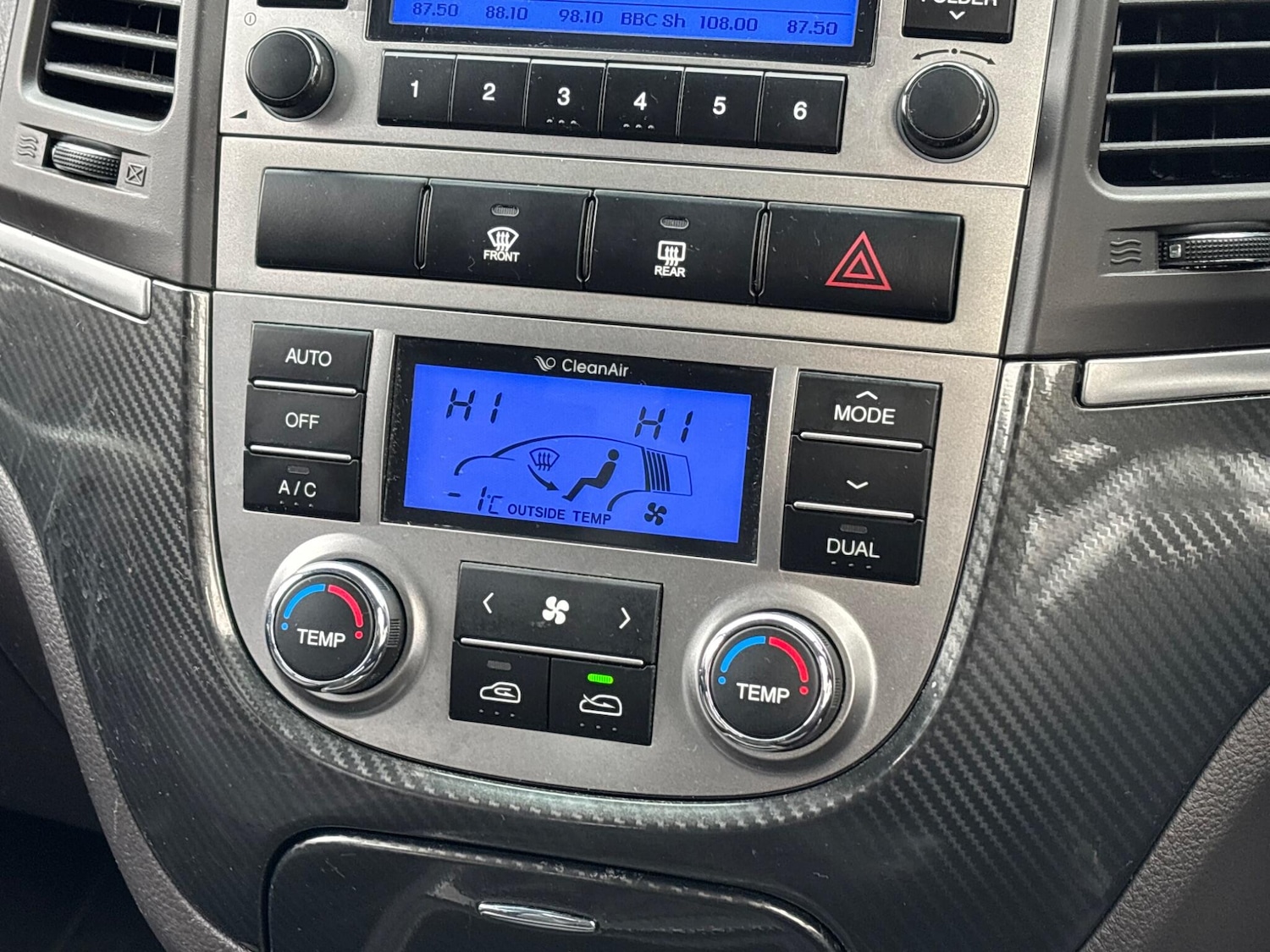 Used Hyundai Santa Fe 2011 for sale - 77120656: Photo 15