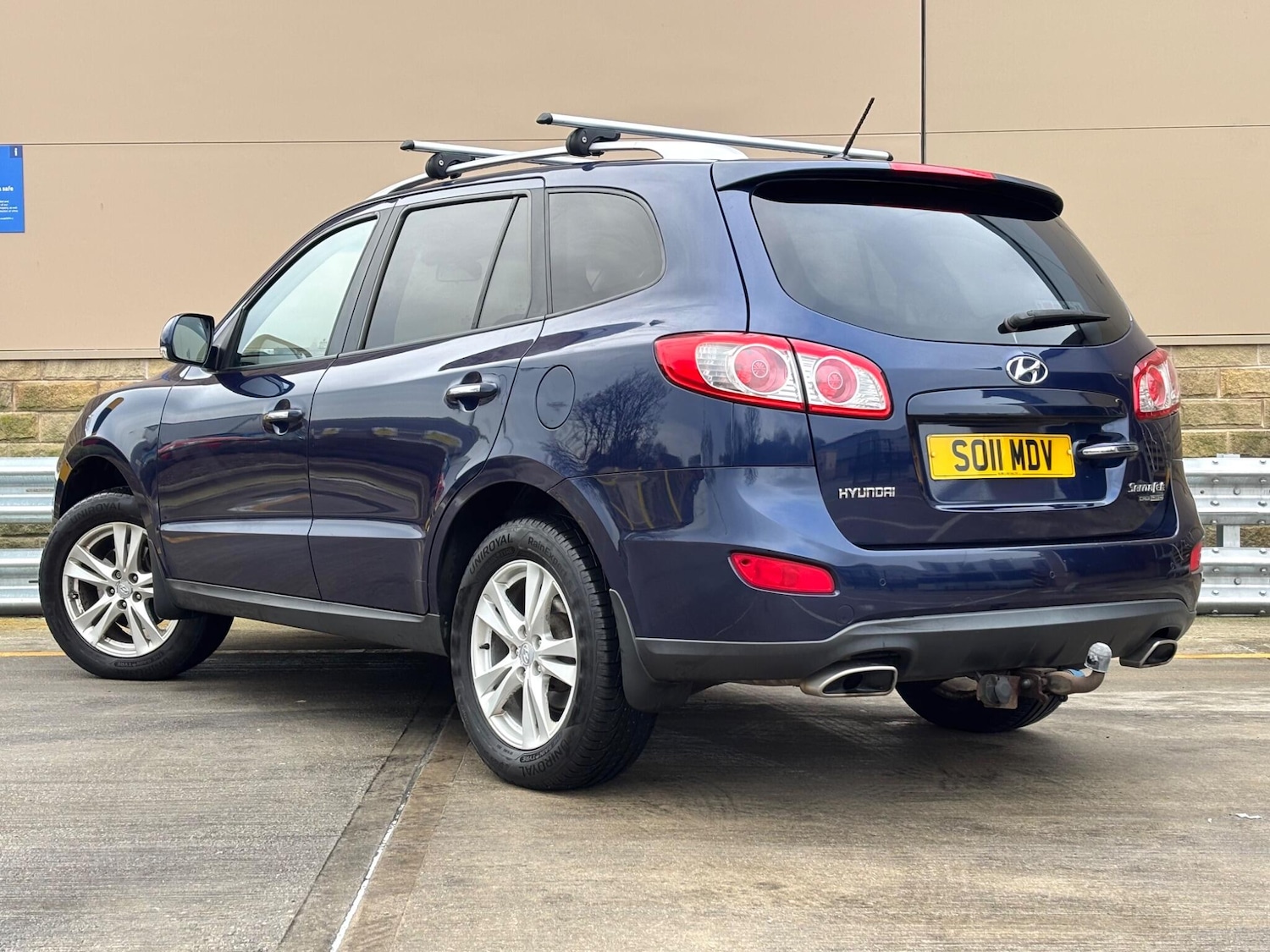 Used Hyundai Santa Fe 2011 for sale - 77120656: Photo 3