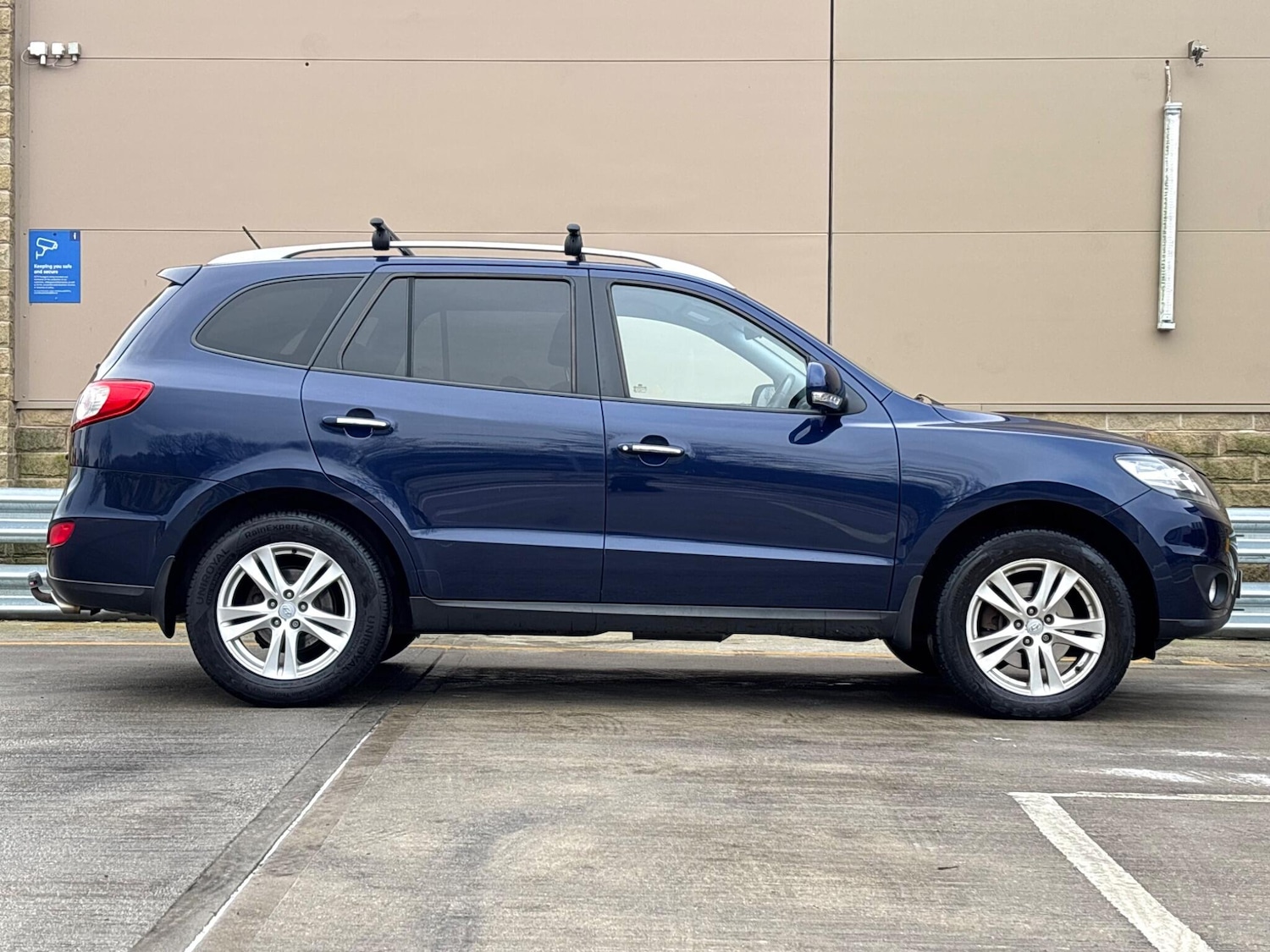 Used Hyundai Santa Fe 2011 for sale - 77120656: Photo 5