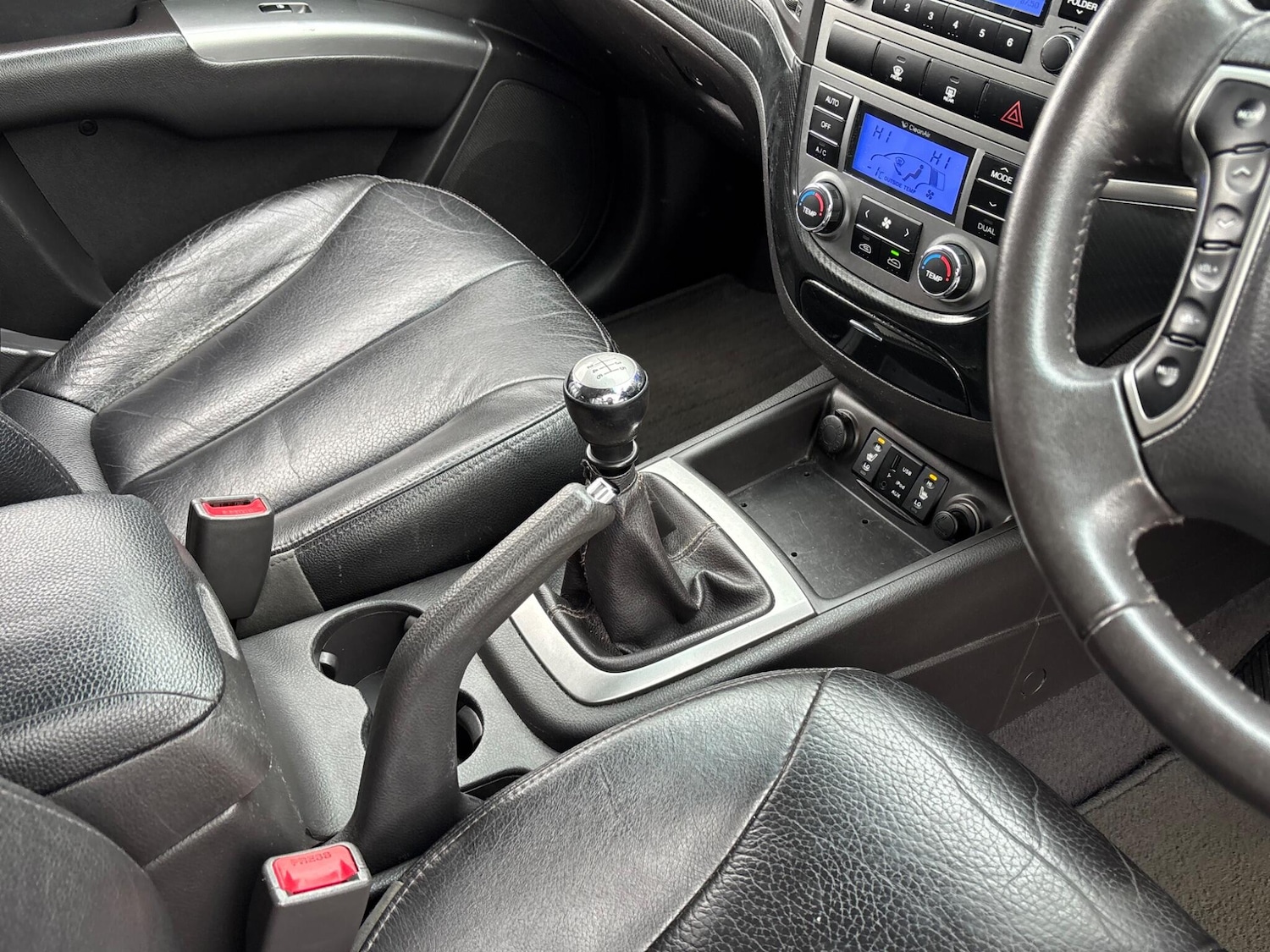 Used Hyundai Santa Fe 2011 for sale - 77120656: Photo 51