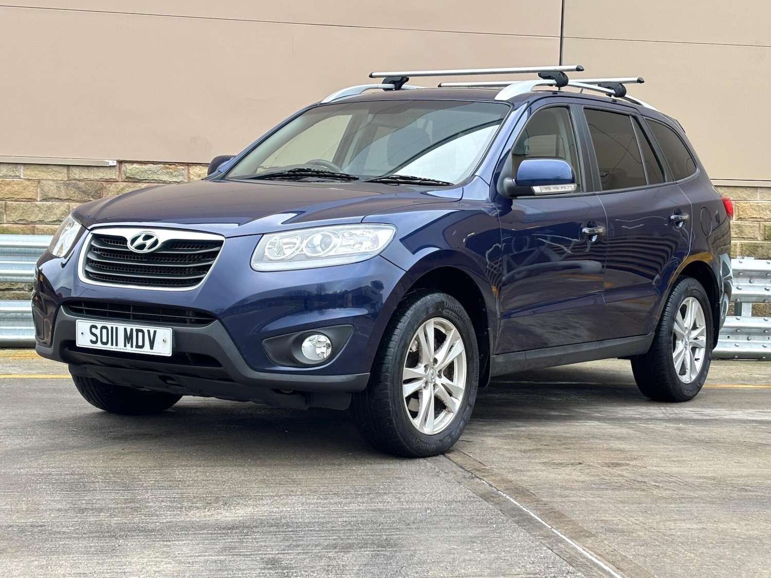 Used Hyundai Santa Fe 2011 for sale - 77120656: Photo 6