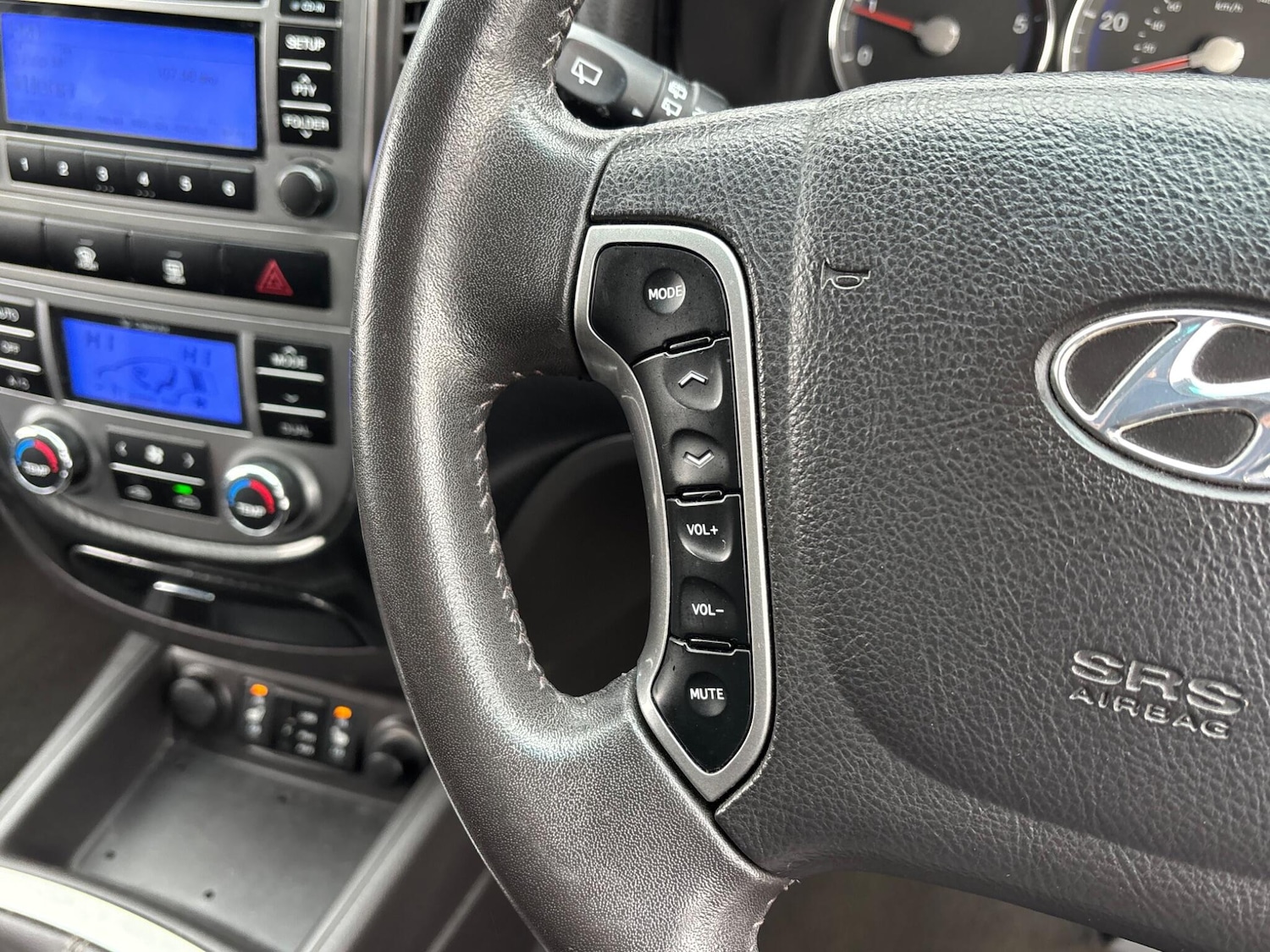 Used Hyundai Santa Fe 2011 for sale - 77120656: Photo 67